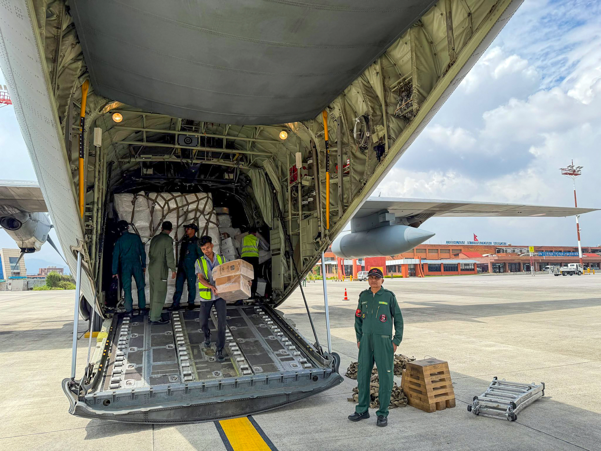 Kathmandu: India hands over 11 tonnes of relief supplies to Nepal #Gallery Kathmandu: India hands over 11 tonnes of relief supplies to Nepal #Gallery