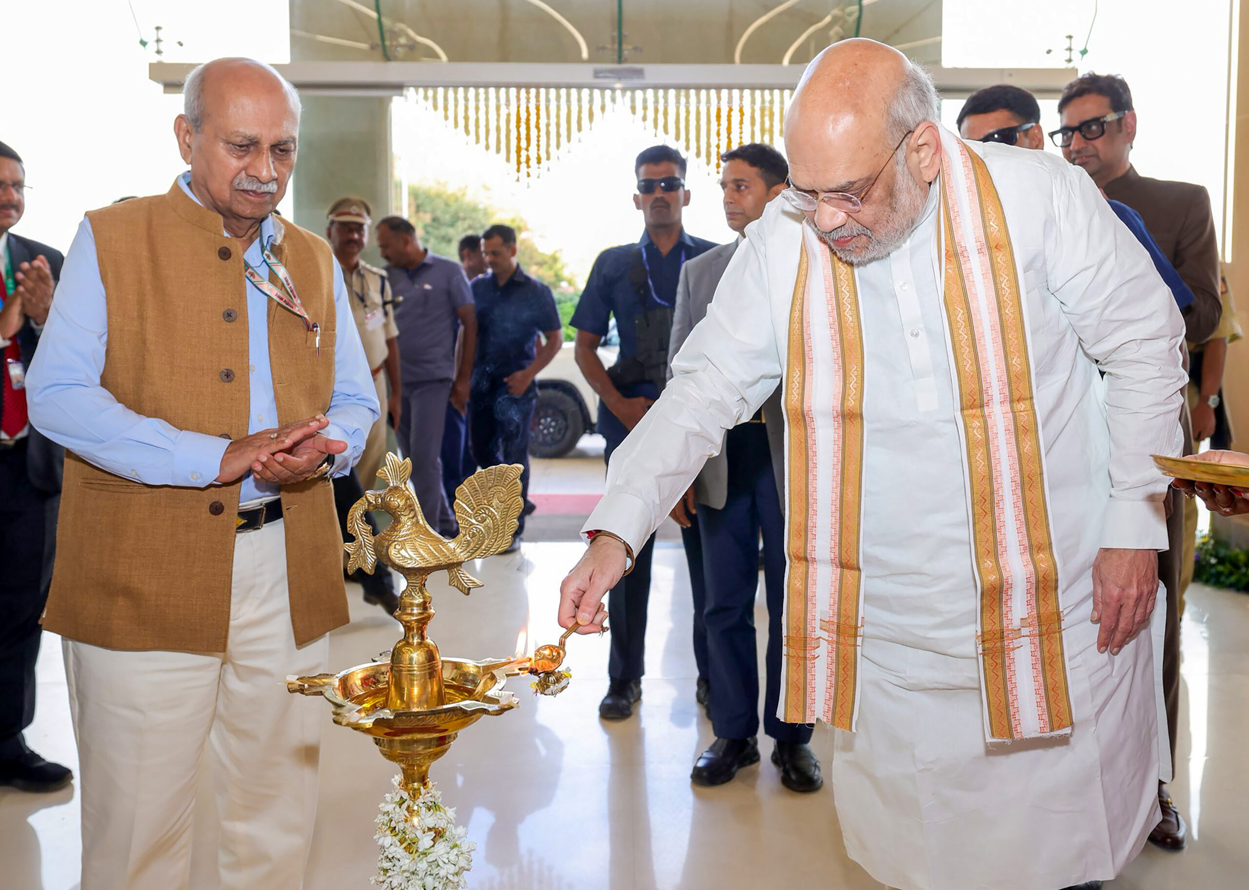 Hubballi: Amit Shah visits JGMM Medical College and KLE Hospital campus #Gallery Hubballi: Amit Shah visits JGMM Medical College and KLE Hospital campus #Gallery