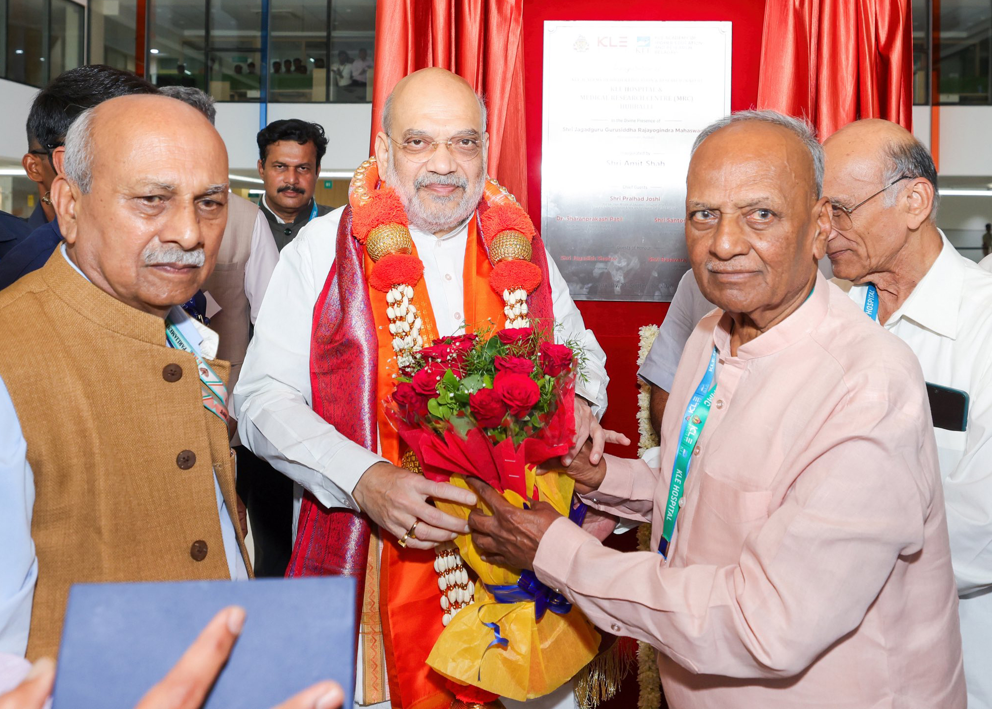 Hubballi: Amit Shah visits JGMM Medical College and KLE Hospital campus #Gallery Hubballi: Amit Shah visits JGMM Medical College and KLE Hospital campus #Gallery