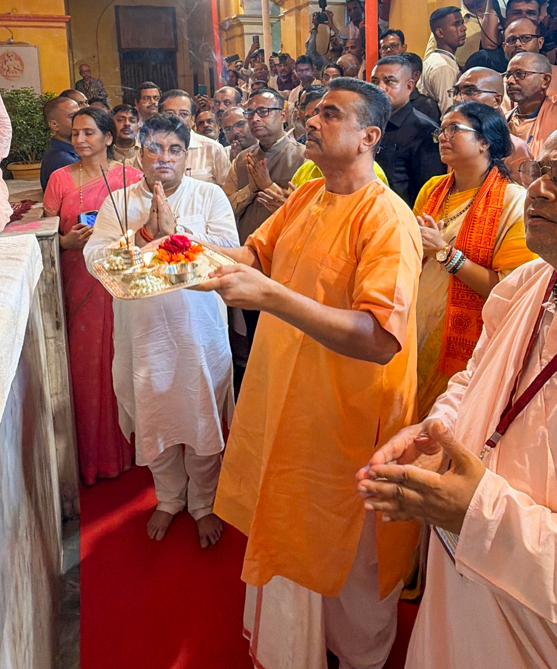 Kolkata: Suvendu Adhikari attends Radha Ashtami Mahotsav #Gallery Kolkata: Suvendu Adhikari attends Radha Ashtami Mahotsav #Gallery