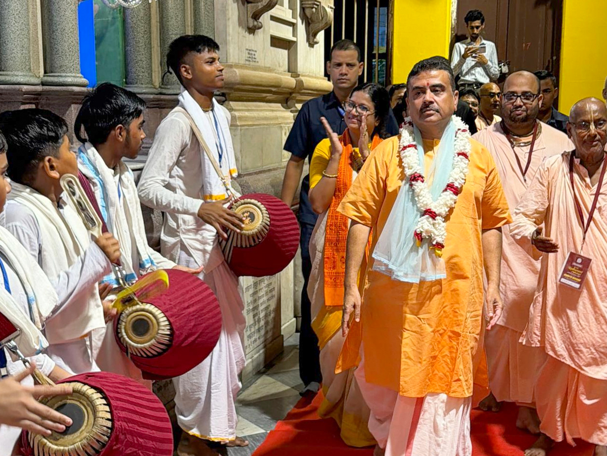 Kolkata: Suvendu Adhikari attends Radha Ashtami Mahotsav #Gallery Kolkata: Suvendu Adhikari attends Radha Ashtami Mahotsav #Gallery