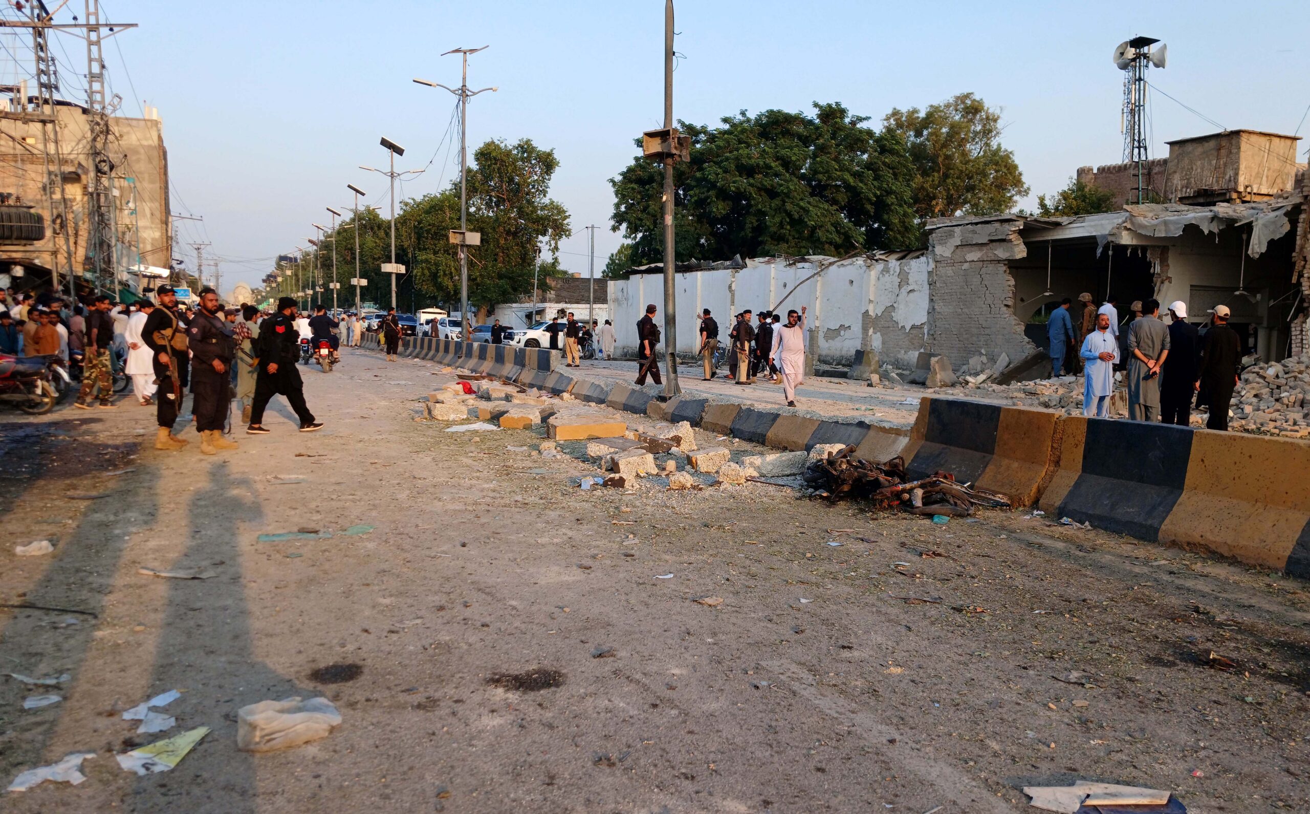 Kohat: Aftermath of Twin Suicide Attack in Pakistan #Gallery Kohat: Aftermath of Twin Suicide Attack in Pakistan #Gallery