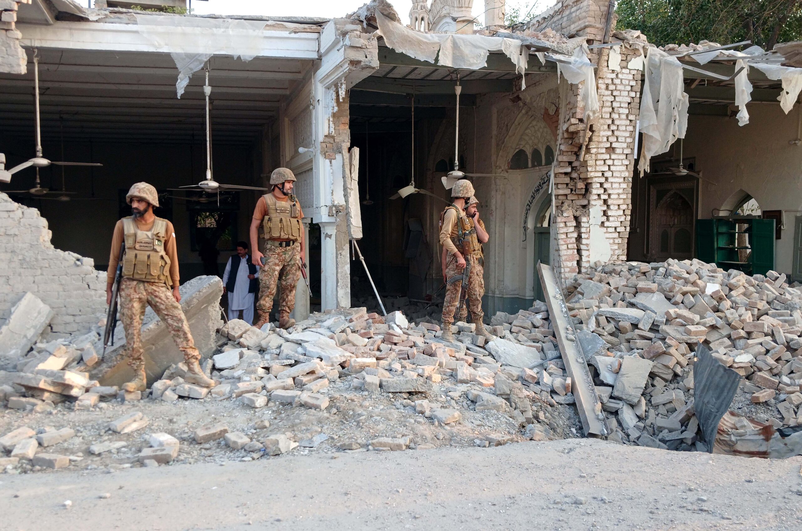 Kohat: Aftermath of Twin Suicide Attack in Pakistan #Gallery Kohat: Aftermath of Twin Suicide Attack in Pakistan #Gallery