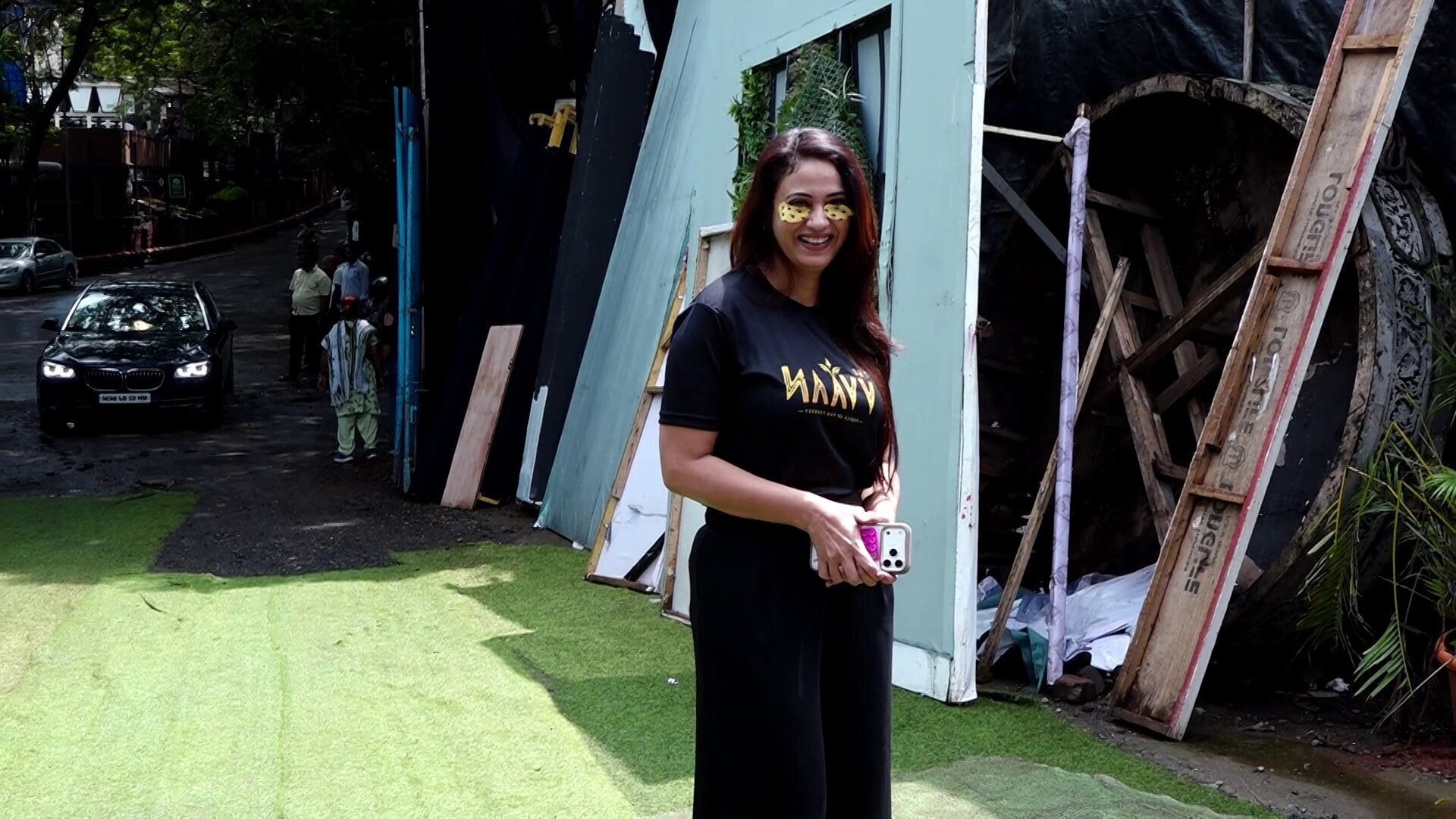 Shweta Tiwari Spotted At Film City – Gallery
