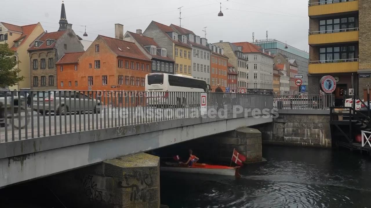 Residents of Copenhagen welcome Trump's announcement of a Greenland deal (Video) Residents of Copenhagen welcome Trump's announcement of a Greenland deal (Video)