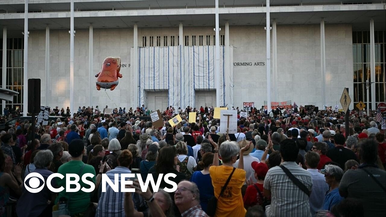 Protesters gather outside Kennedy Center after Trump threatens demolition (Video) Protesters gather outside Kennedy Center after Trump threatens demolition (Video)