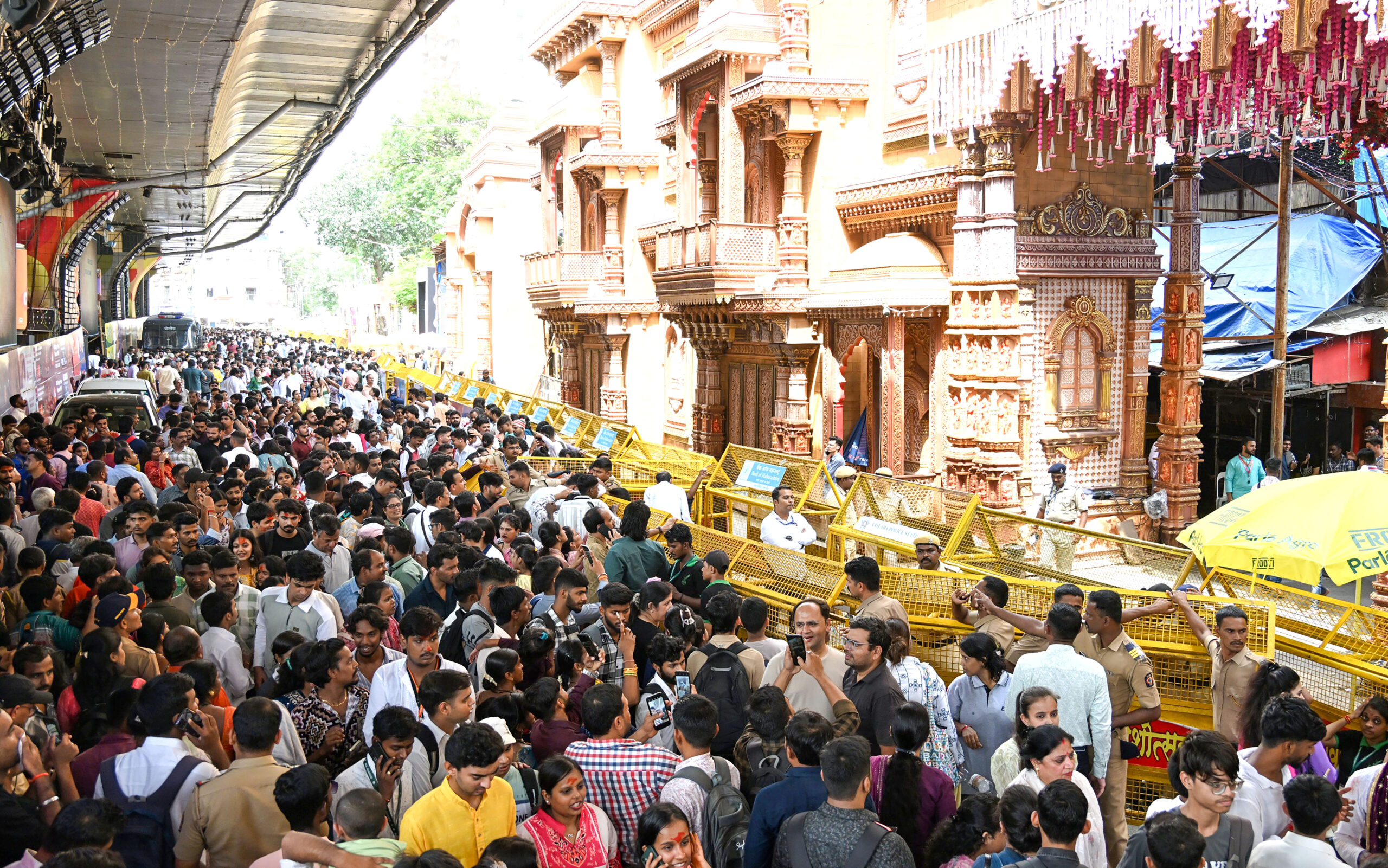 8-year-old among two electrocuted to death near Ganpati Pandal in Mumbai's Lalbaug 8-year-old among two electrocuted to death near Ganpati Pandal in Mumbai's Lalbaug