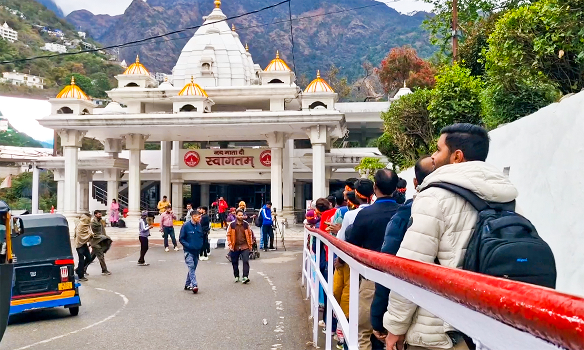 Katra: Devotees stand in a queue at the Shri Mata Vaishno Devi Shrine on the first day of Chaitra Navratri, in the Reasi district of Jammu and Kashmir, Thursday, March 19, 2026. (Photo: IANS/Video Grab)