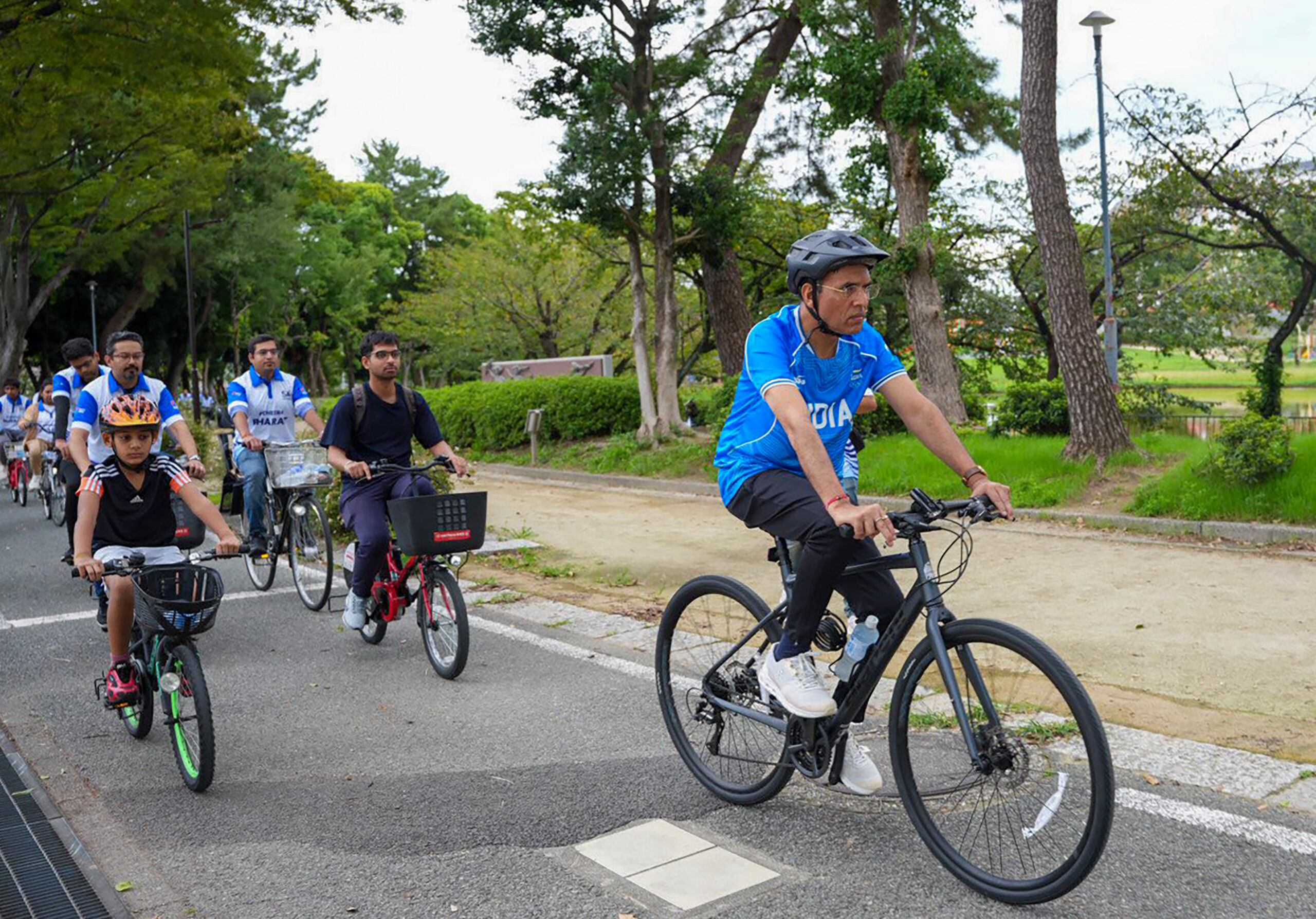 Nagoya: Union Youth Affairs and Sports Minister Mansukh Mandaviya joins members of the Indian diaspora for the 'Sundays On Cycle' initiative to cheer for Indian athletes competing at the Asian Games 2026 in Nagoya on Sunday, September 20, 2026. (Photo: IANS/X/@mansukhmandviya)