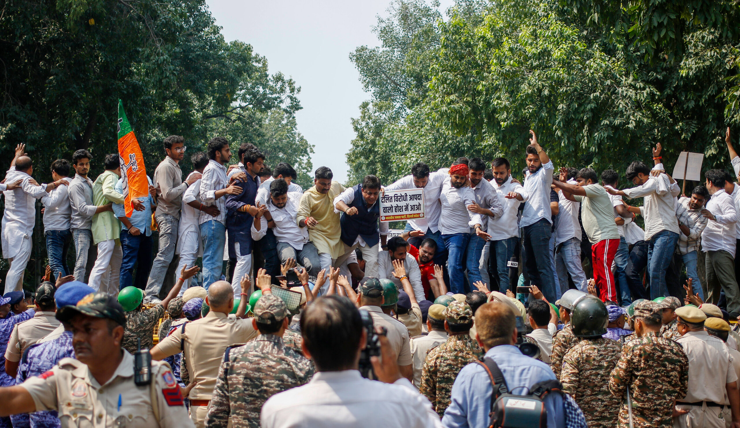 New Delhi: BJP workers protest outside AAP office #Gallery New Delhi: BJP workers protest outside AAP office #Gallery