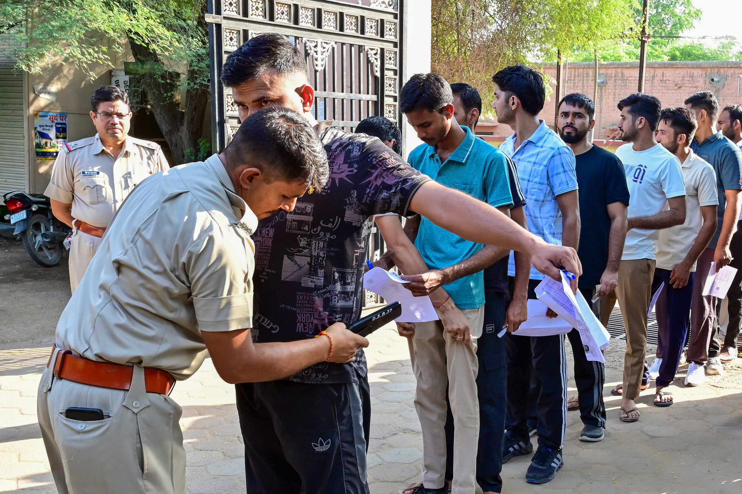 Bikaner: Candidates undergo security checks for RPSC Sub Inspector exam #Gallery Bikaner: Candidates undergo security checks for RPSC Sub Inspector exam #Gallery