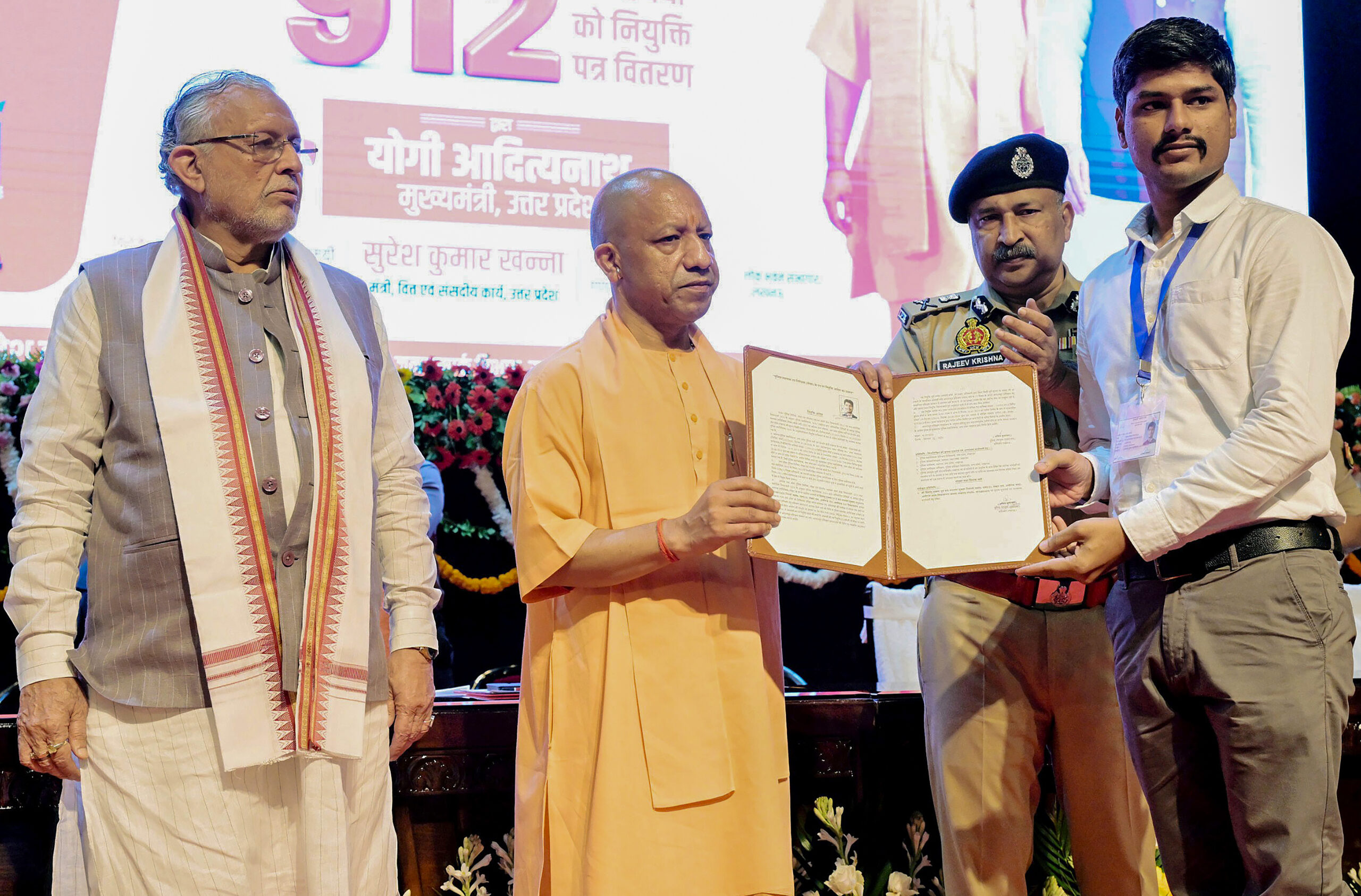 Lucknow: Yogi Adityanath distributes appointment letters to 912 police recruits #Gallery Lucknow: Yogi Adityanath distributes appointment letters to 912 police recruits #Gallery