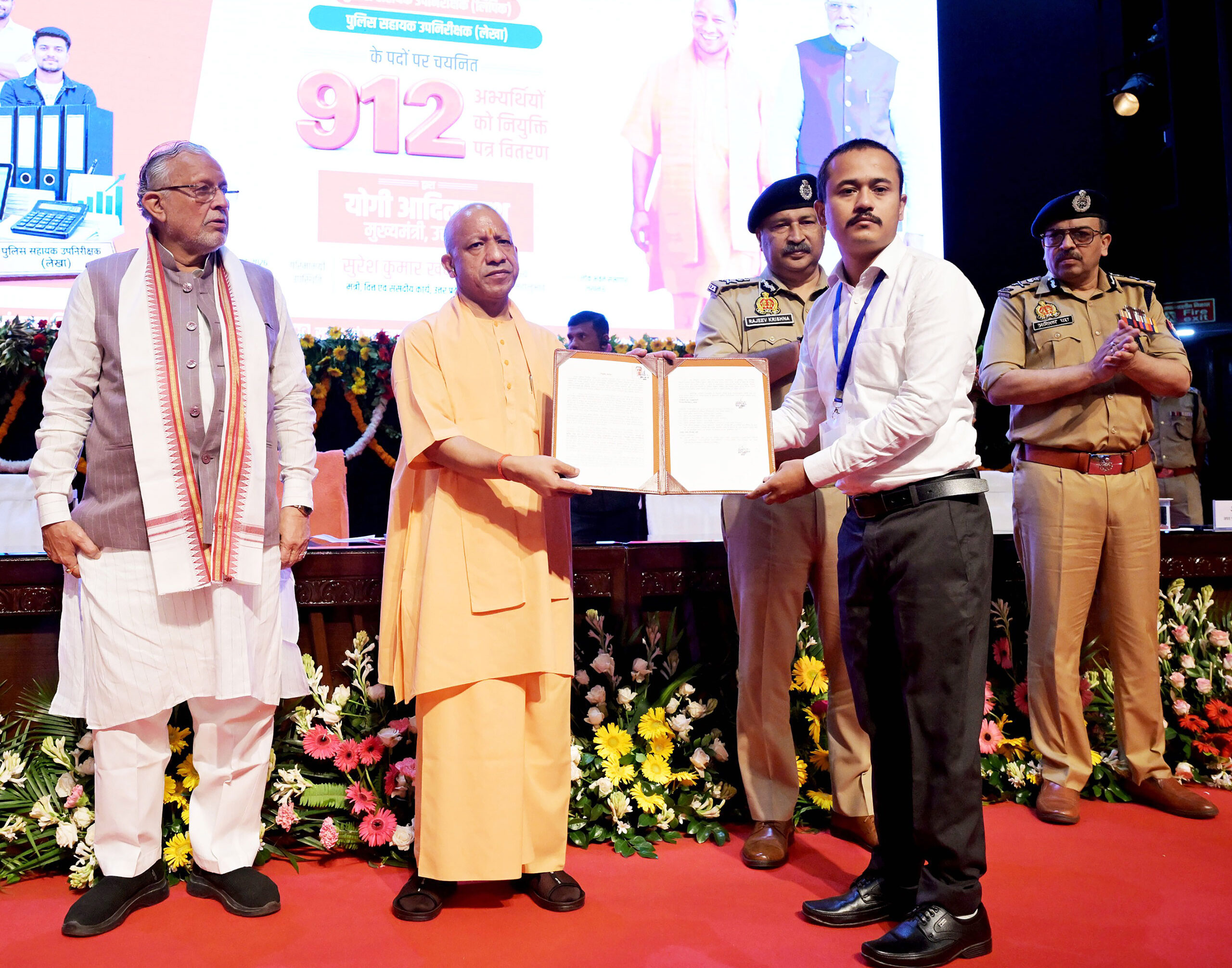 Lucknow: Yogi Adityanath distributes appointment letters to 912 police recruits #Gallery Lucknow: Yogi Adityanath distributes appointment letters to 912 police recruits #Gallery