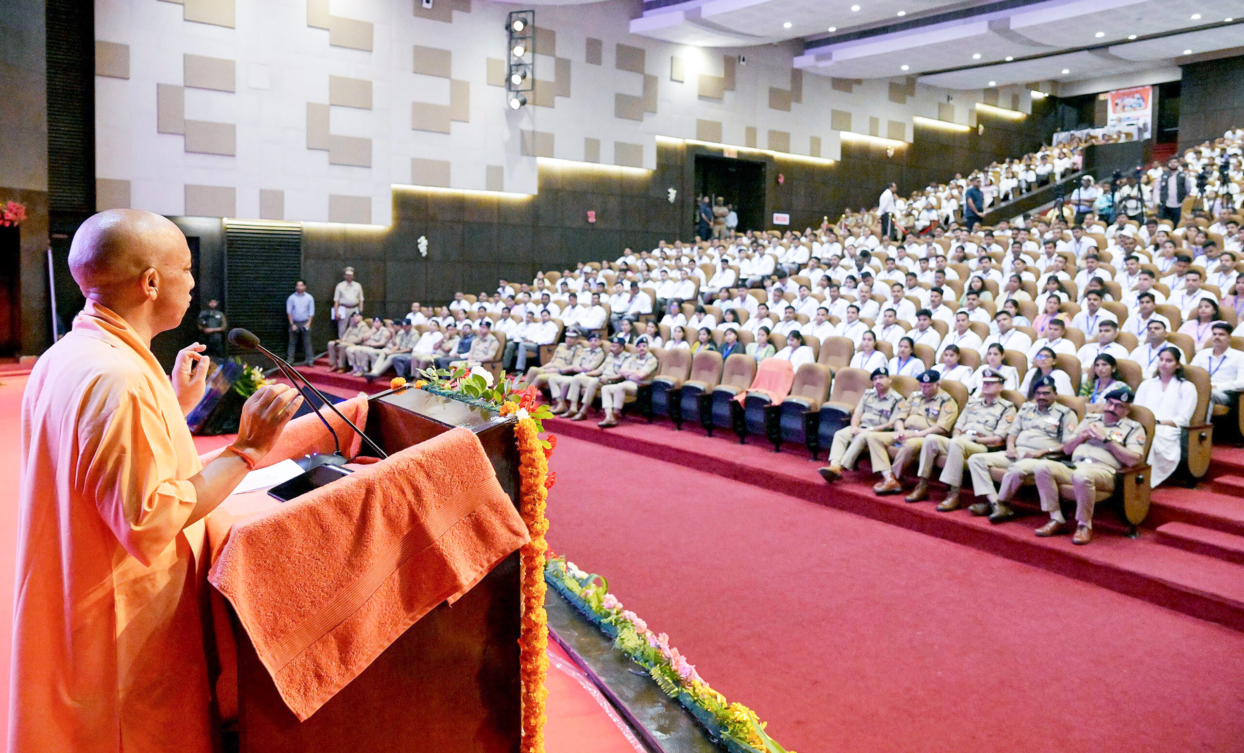 Lucknow: Yogi Adityanath distributes appointment letters to 912 police recruits #Gallery Lucknow: Yogi Adityanath distributes appointment letters to 912 police recruits #Gallery