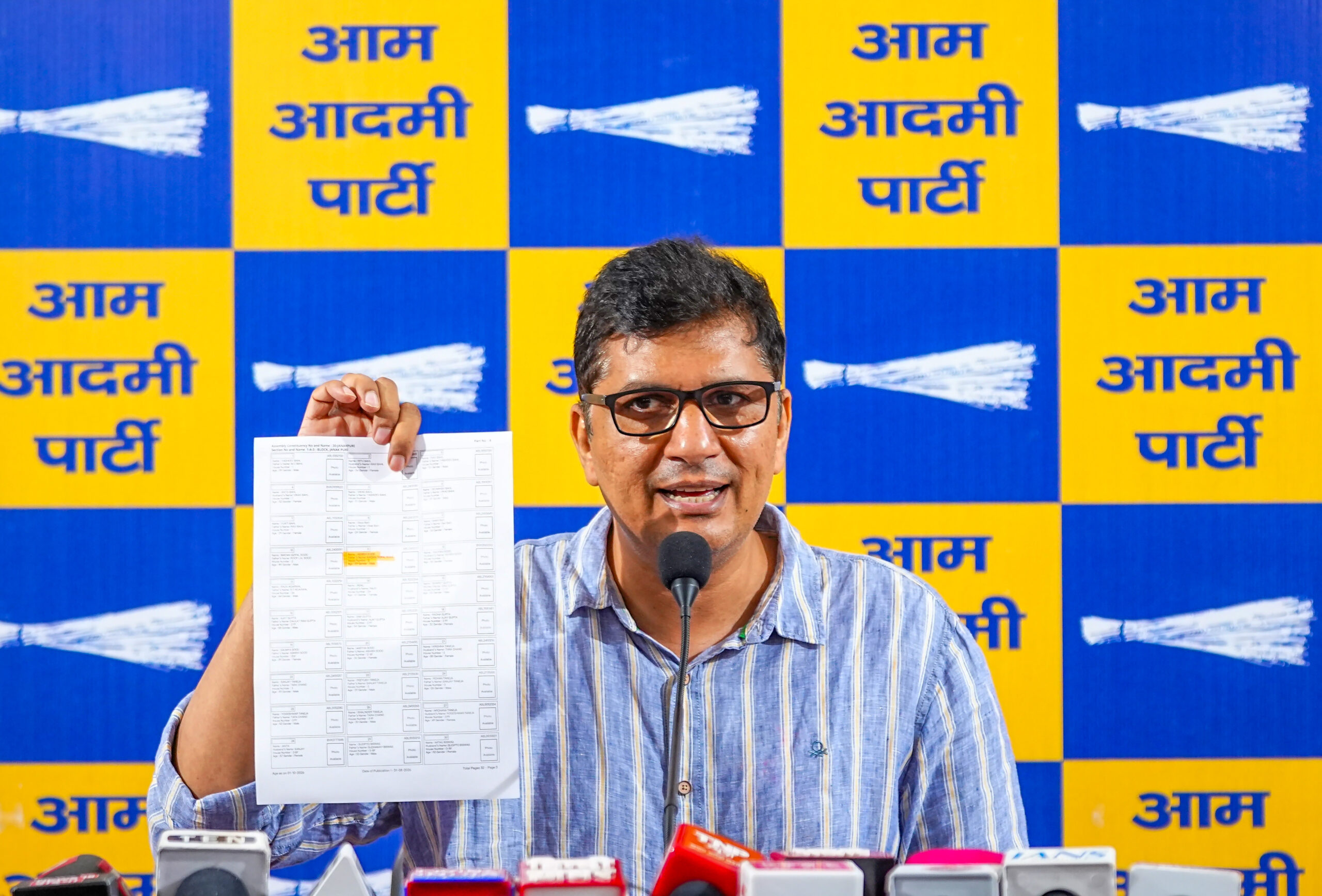New Delhi: Aam Aadmi Party (AAP) Delhi unit president Saurabh Bharadwaj addresses the media at the party office over the ongoing Special Intensive Revision (SIR) of electoral rolls in New Delhi on Sunday, September 20, 2026 (Photo: IANS)