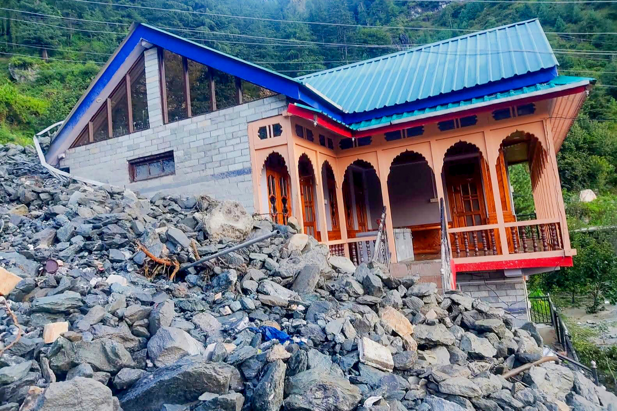 Kullu: Devastation in Palchara village after water leakage from Parbati project #Gallery Kullu: Devastation in Palchara village after water leakage from Parbati project #Gallery