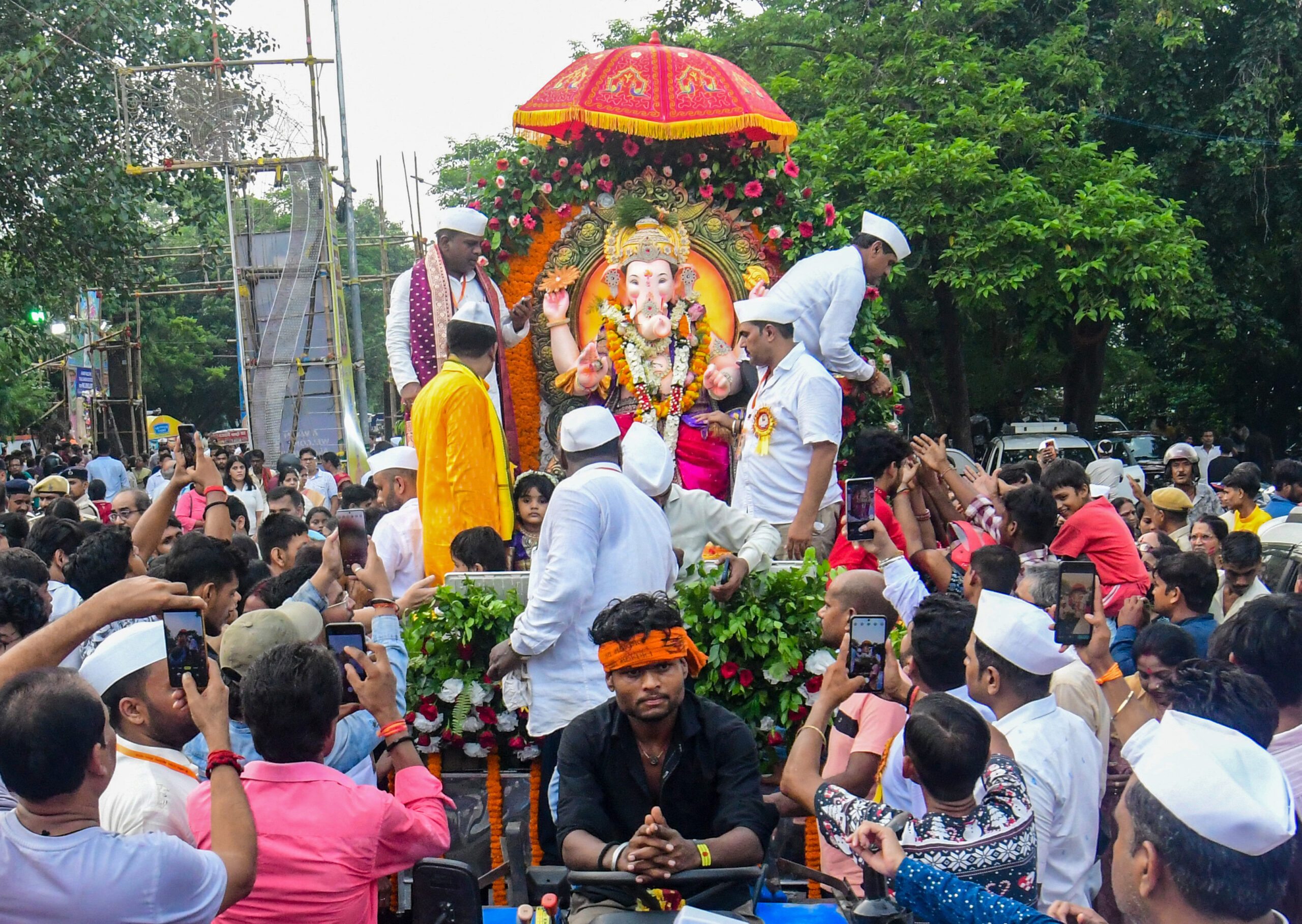 Patna: Ganesh Visarjan celebrations #Gallery Patna: Ganesh Visarjan celebrations #Gallery