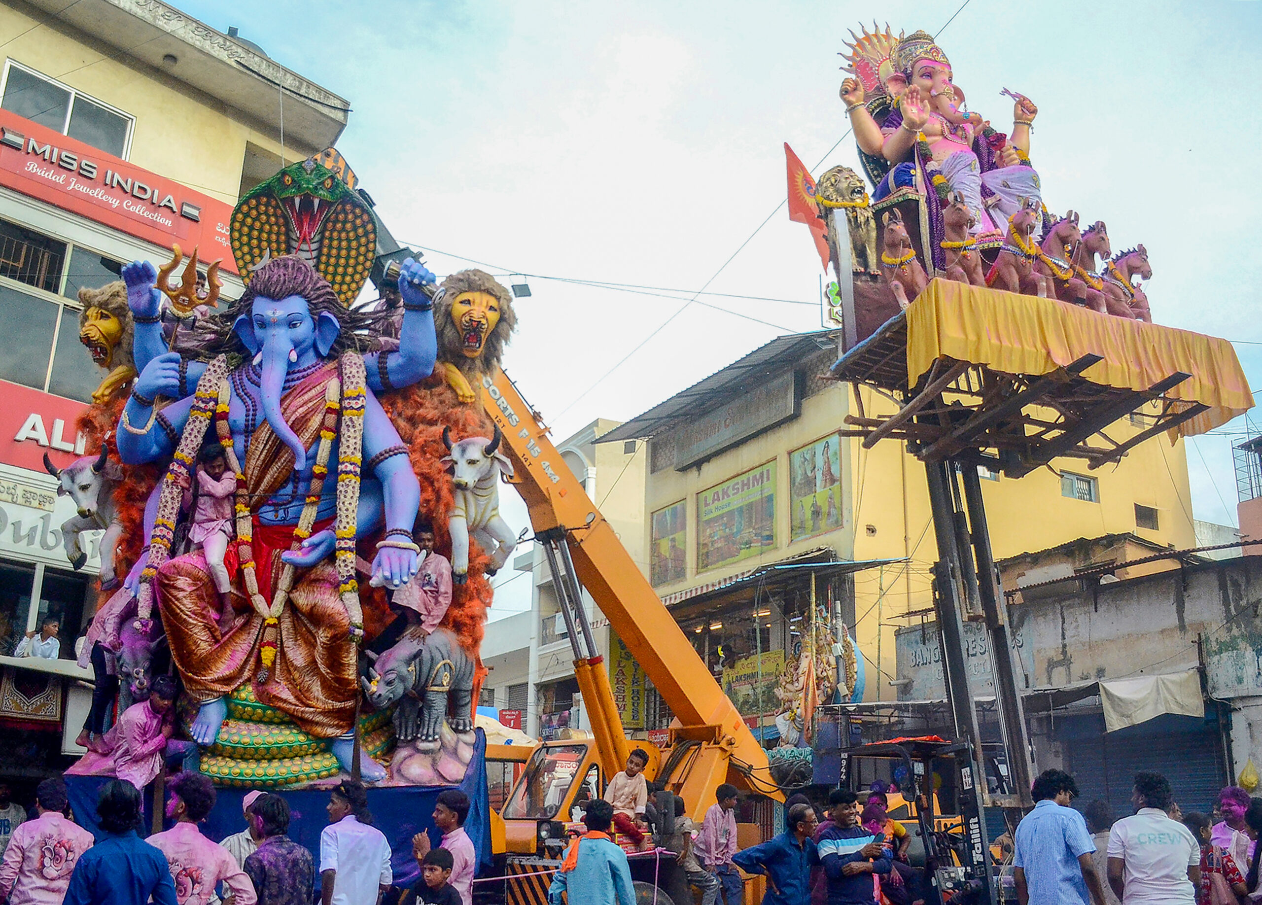 Bengaluru: Ganesh Visarjan procession #Gallery Bengaluru: Ganesh Visarjan procession #Gallery