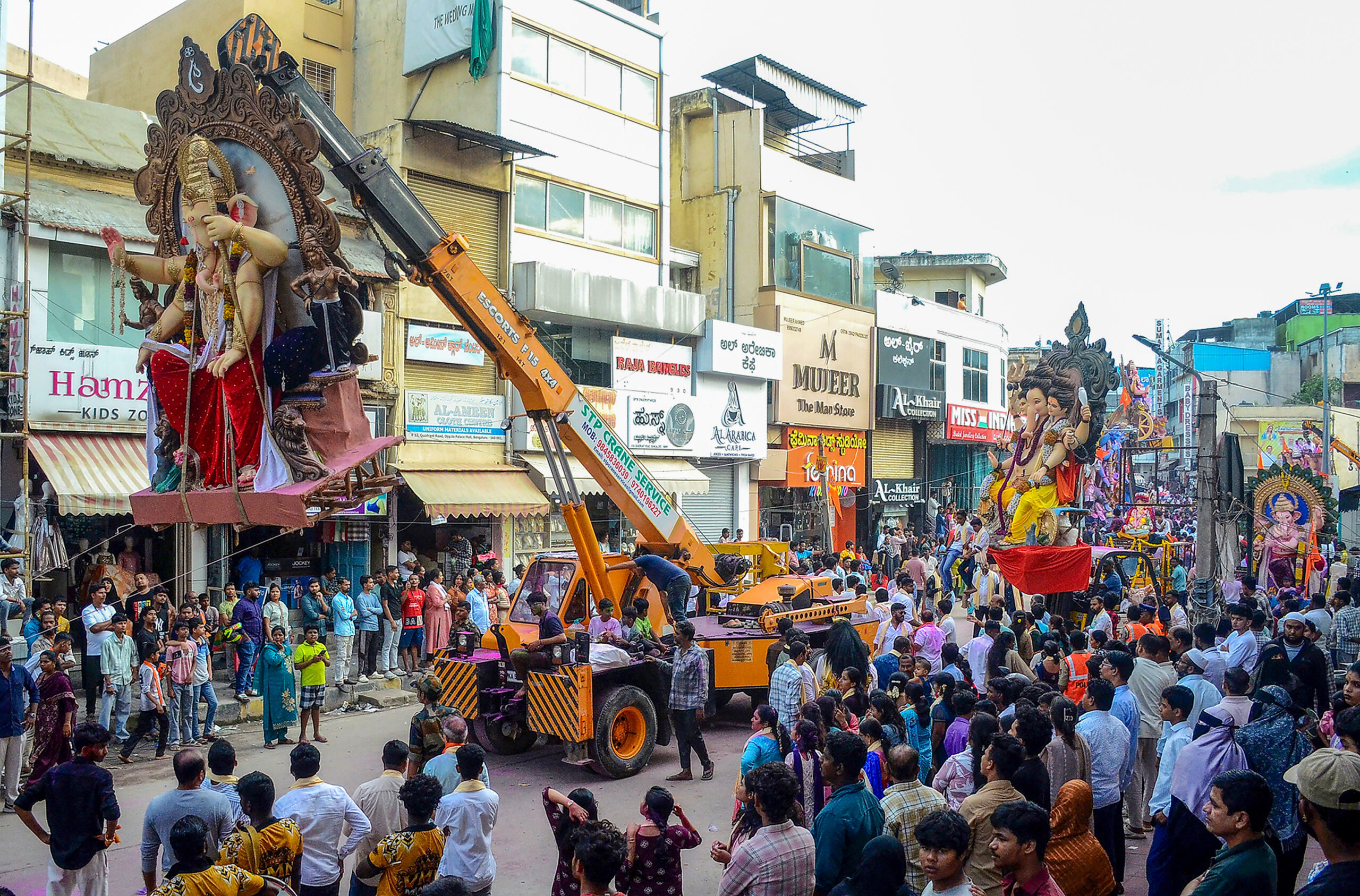 Bengaluru: Ganesh Visarjan procession #Gallery Bengaluru: Ganesh Visarjan procession #Gallery