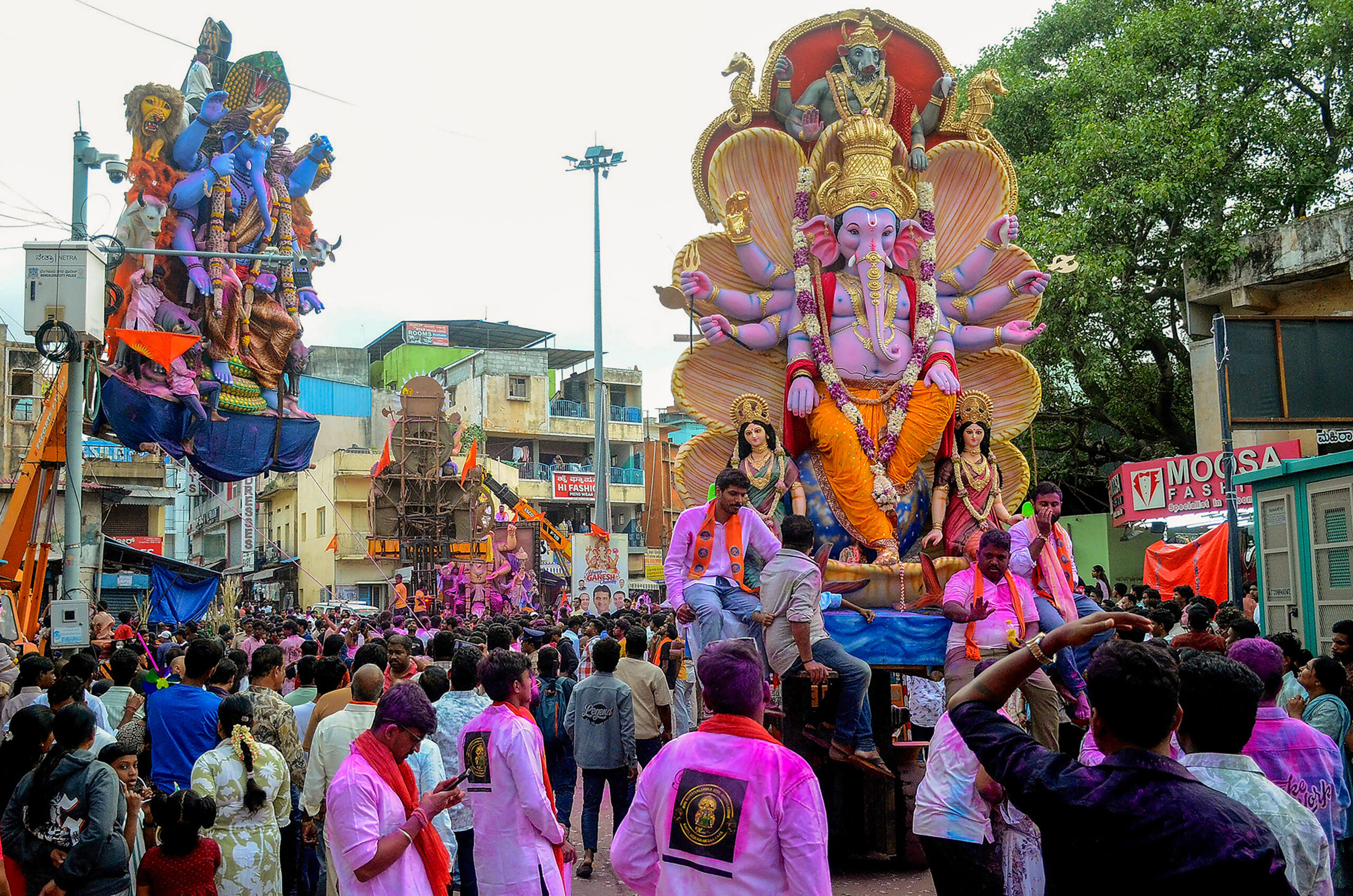 Bengaluru: Ganesh Visarjan procession #Gallery Bengaluru: Ganesh Visarjan procession #Gallery