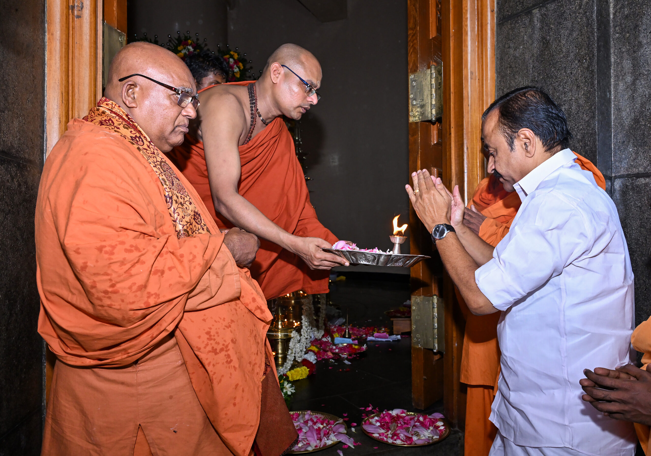 Thiruvananthapuram: Kerala CM visits Sree Narayana Guru’s Samadhi #Gallery Thiruvananthapuram: Kerala CM visits Sree Narayana Guru’s Samadhi #Gallery
