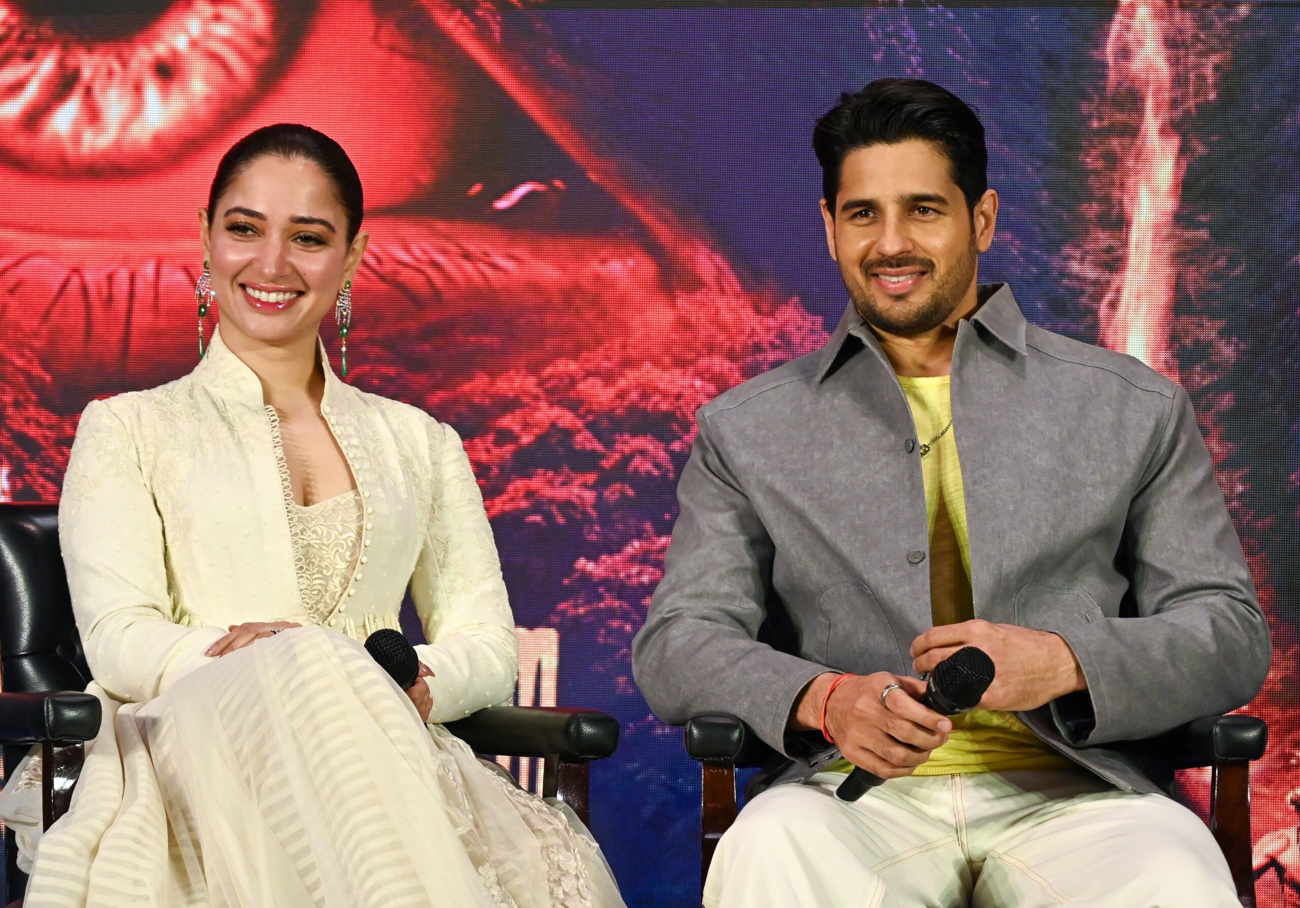 New Delhi: Sidharth Malhotra and Tamannaah Bhatia Promote The Vvaan #Gallery New Delhi: Sidharth Malhotra and Tamannaah Bhatia Promote The Vvaan #Gallery