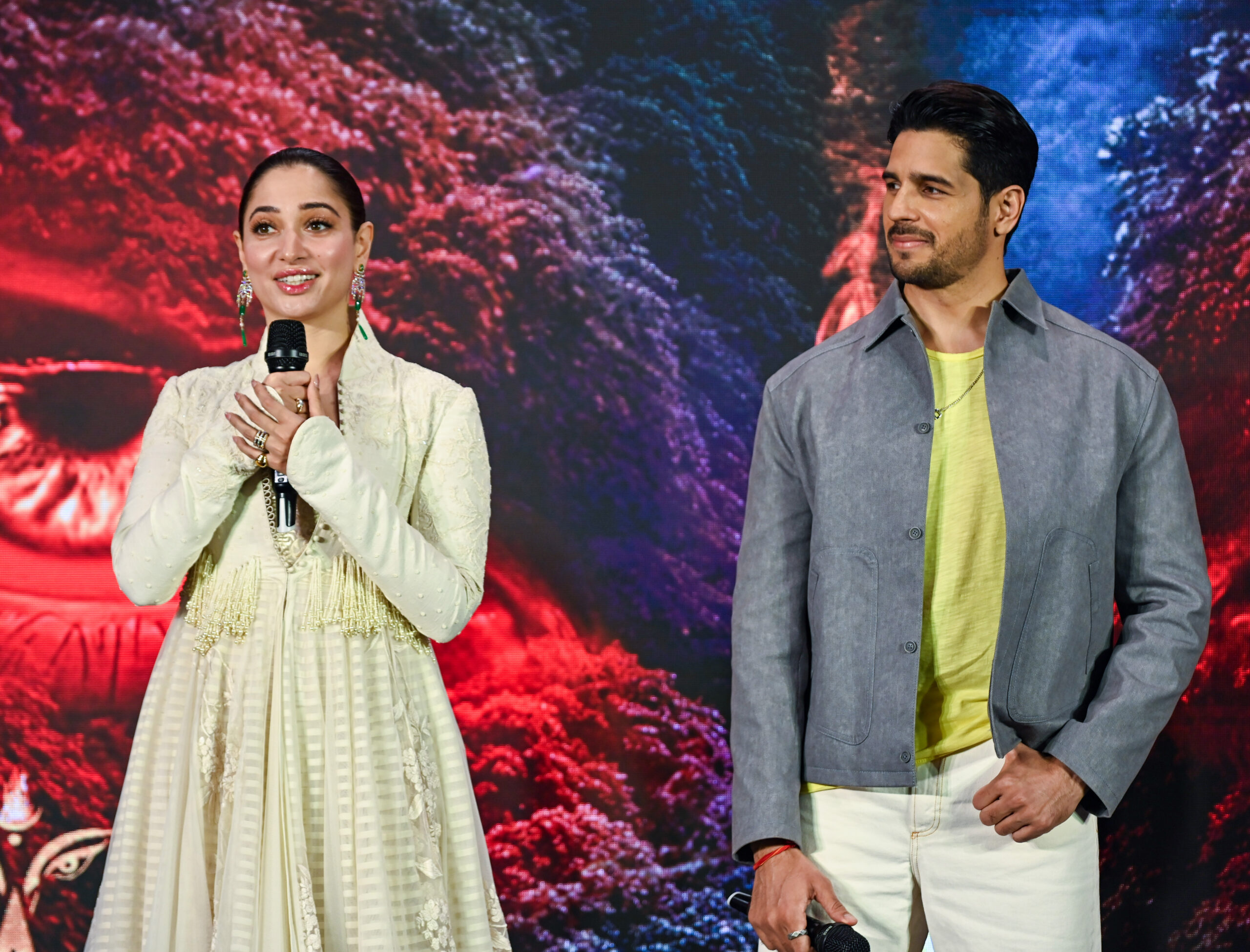 New Delhi: Sidharth Malhotra and Tamannaah Bhatia Promote The Vvaan #Gallery New Delhi: Sidharth Malhotra and Tamannaah Bhatia Promote The Vvaan #Gallery
