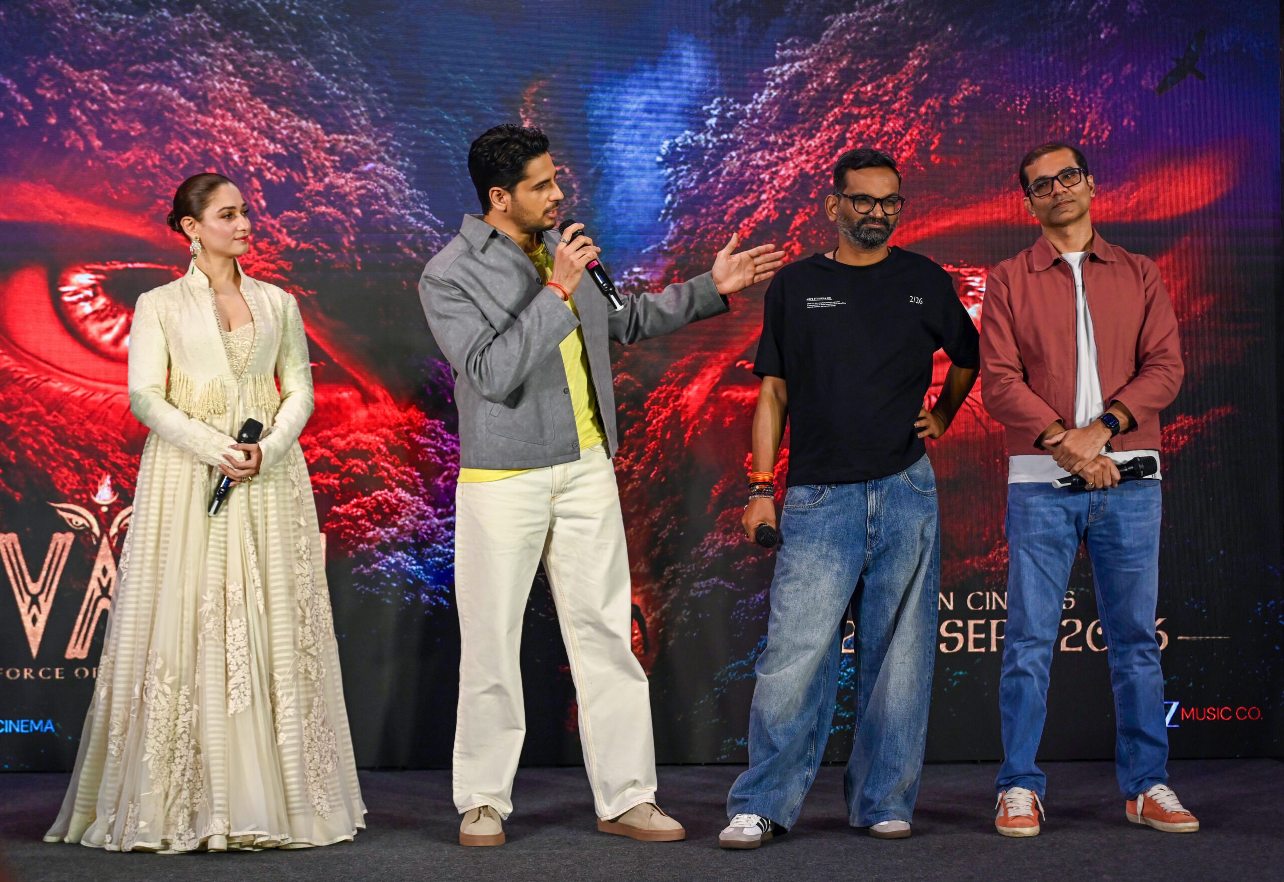 New Delhi: Sidharth Malhotra and Tamannaah Bhatia Promote The Vvaan #Gallery New Delhi: Sidharth Malhotra and Tamannaah Bhatia Promote The Vvaan #Gallery