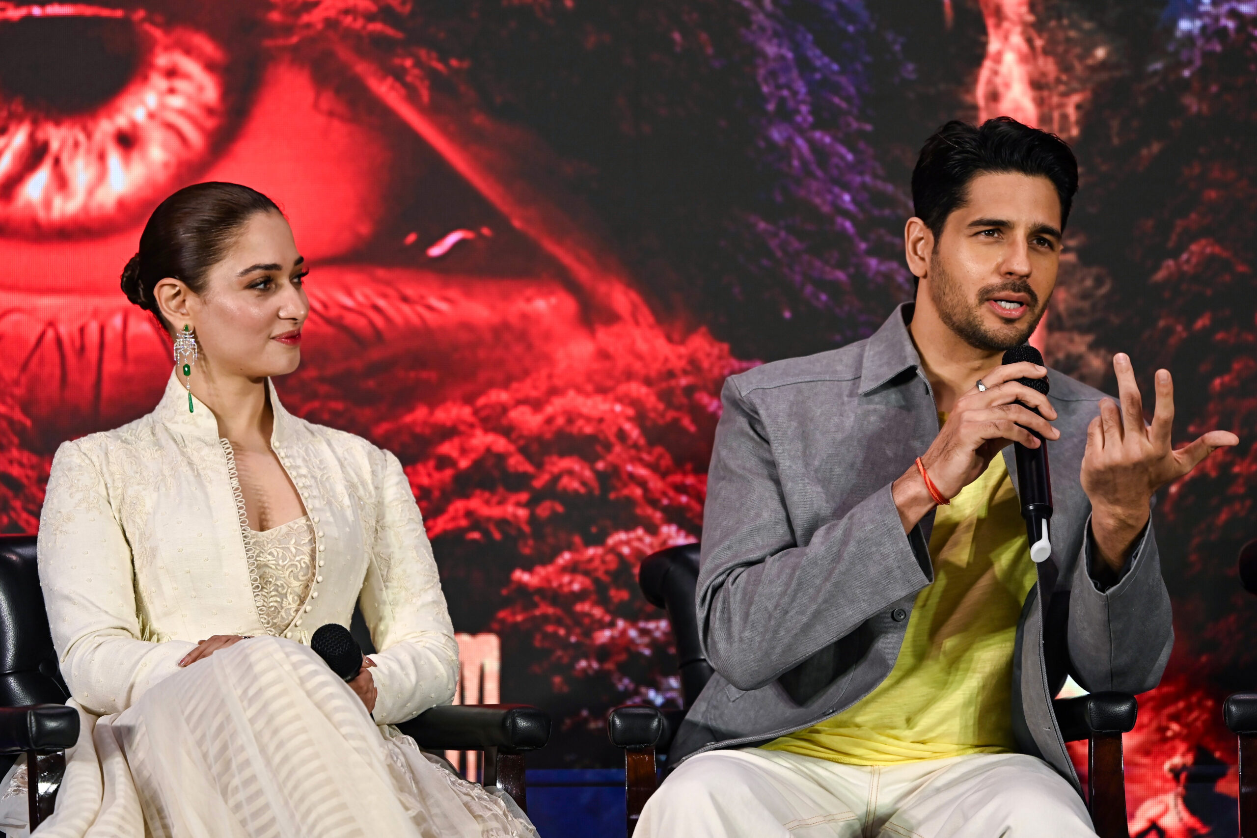 New Delhi: Sidharth Malhotra and Tamannaah Bhatia Promote The Vvaan #Gallery New Delhi: Sidharth Malhotra and Tamannaah Bhatia Promote The Vvaan #Gallery