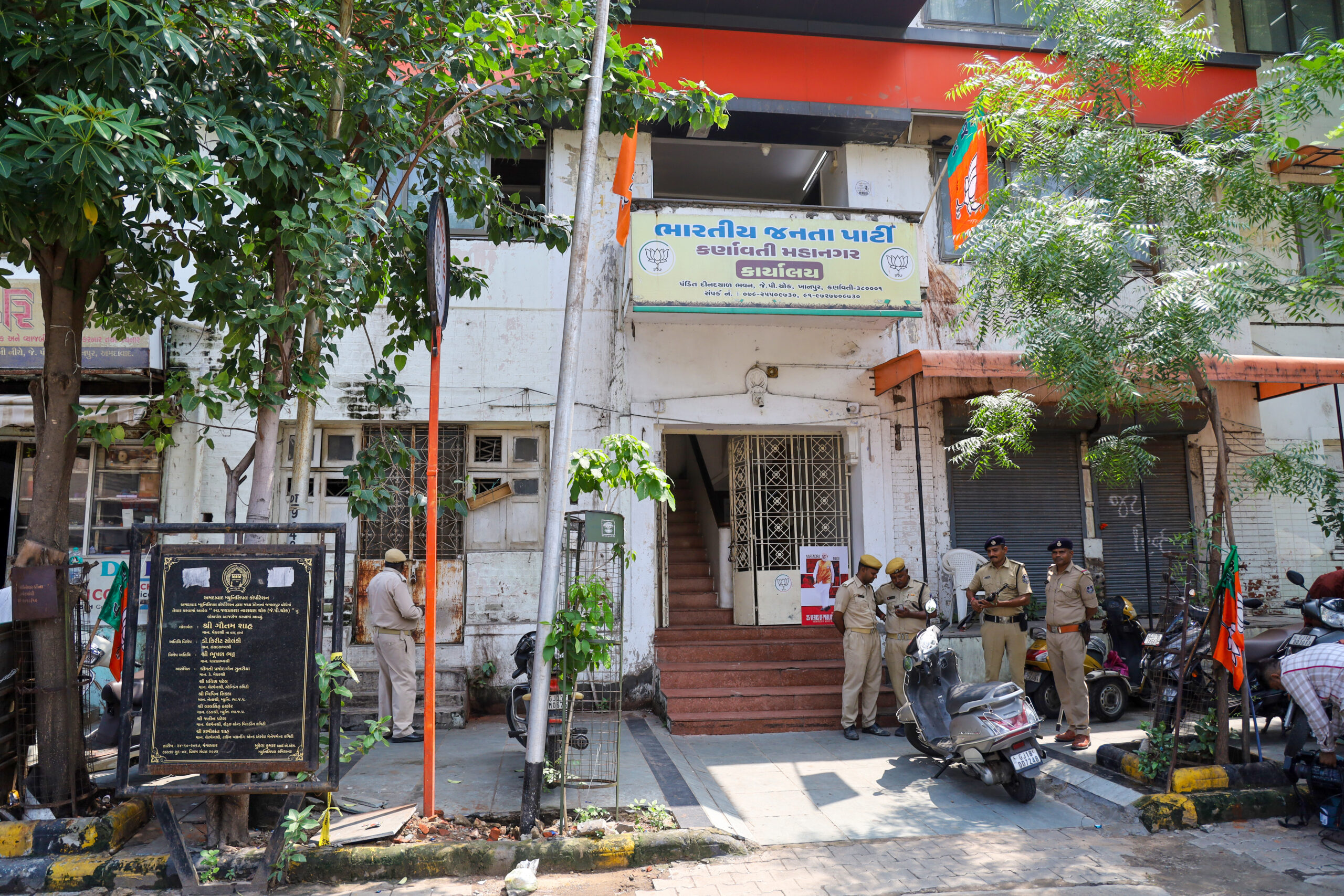 Ahmedabad: Security tightened at BJP office after bomb threat #Gallery Ahmedabad: Security tightened at BJP office after bomb threat #Gallery