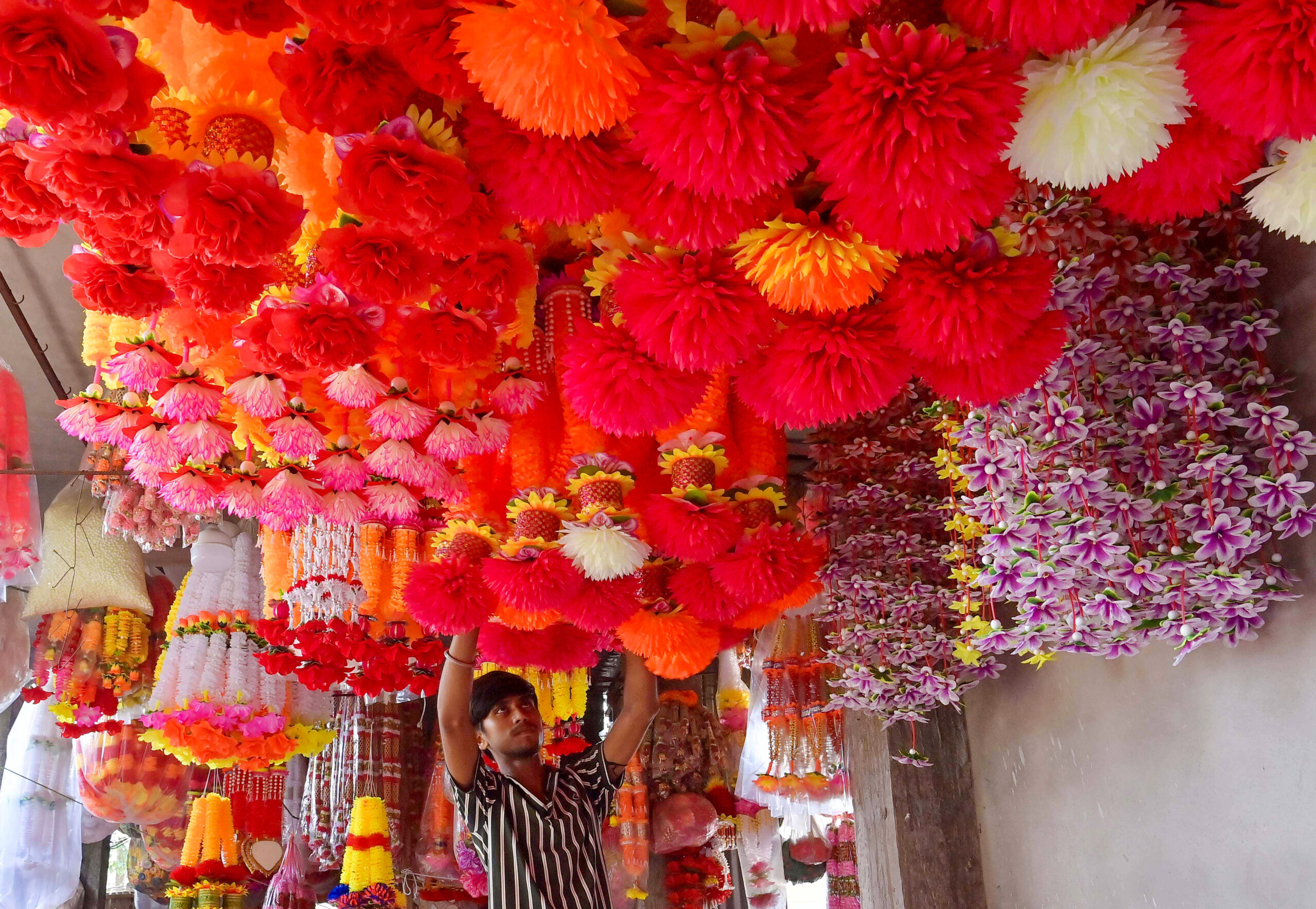 Agartala: Worker arranges plastic garlands #Gallery Agartala: Worker arranges plastic garlands #Gallery