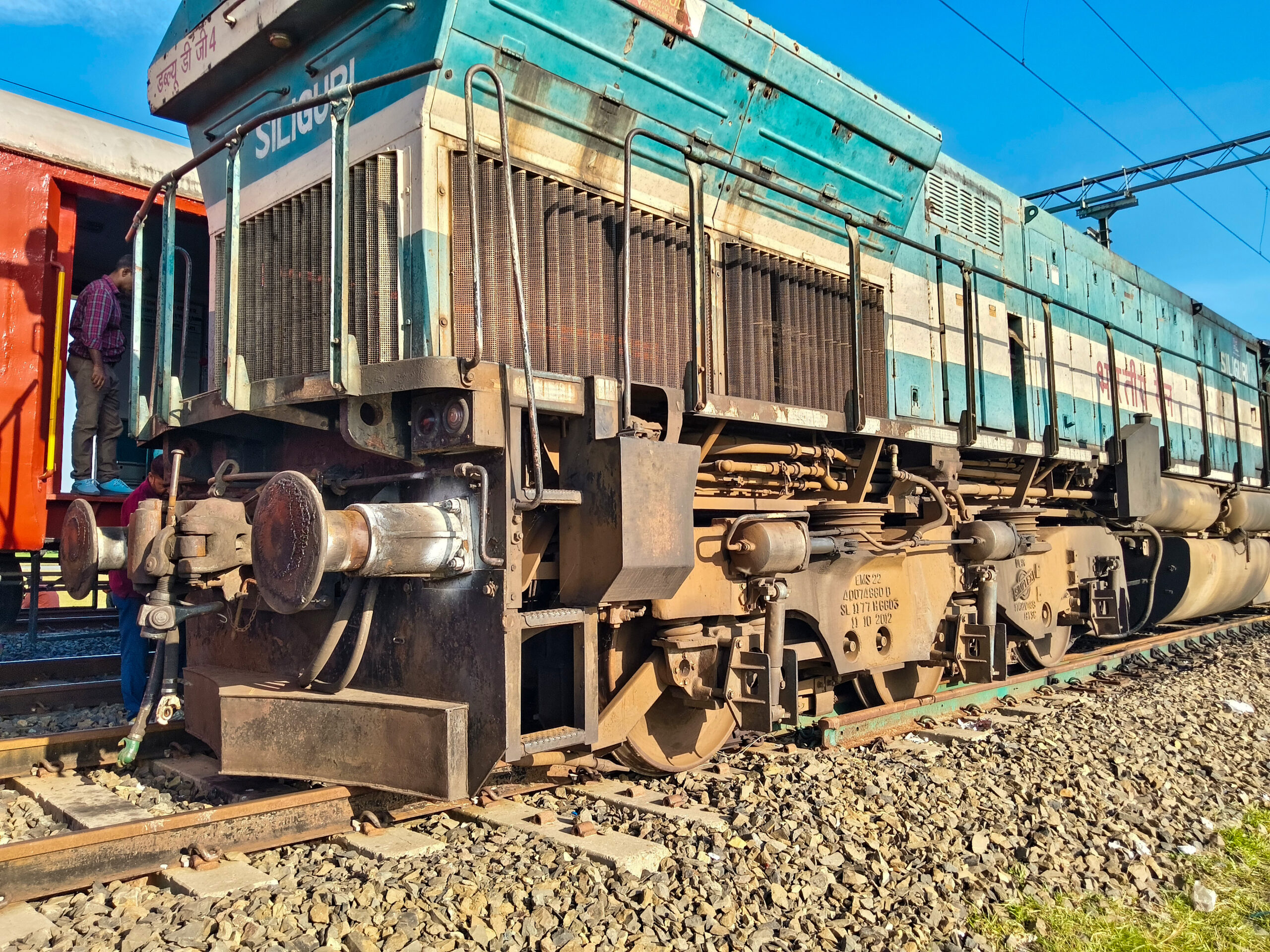 Balurghat: Restoration work is underway after the engine of the Farakka Express derailed during shunting near Balurghat Railway Station in Dakshin Dinajpur district of West Bengal on Monday, September 21, 2026. (Photo: IANS)