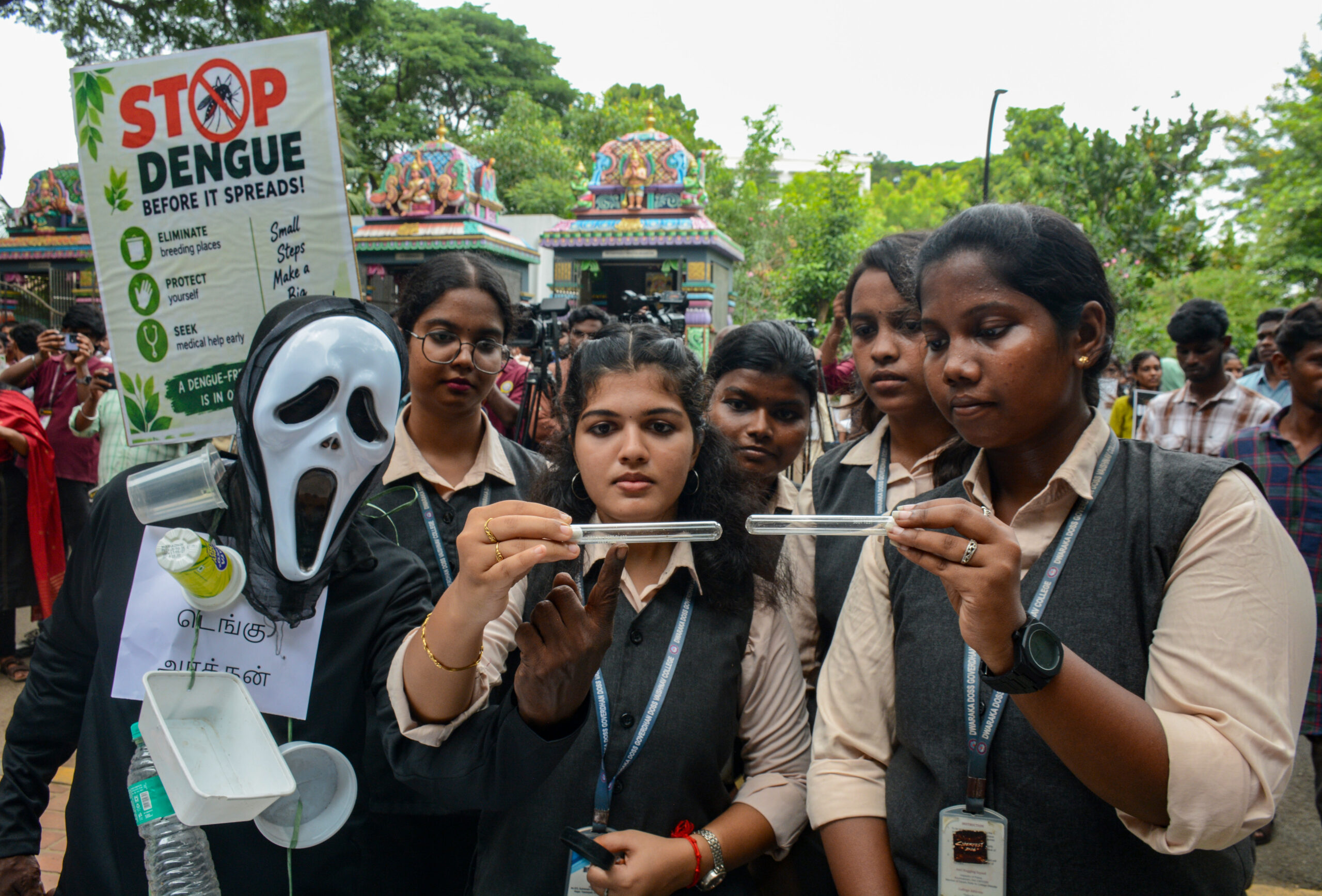 Chennai: Students form human chain for dengue awareness #Gallery Chennai: Students form human chain for dengue awareness #Gallery