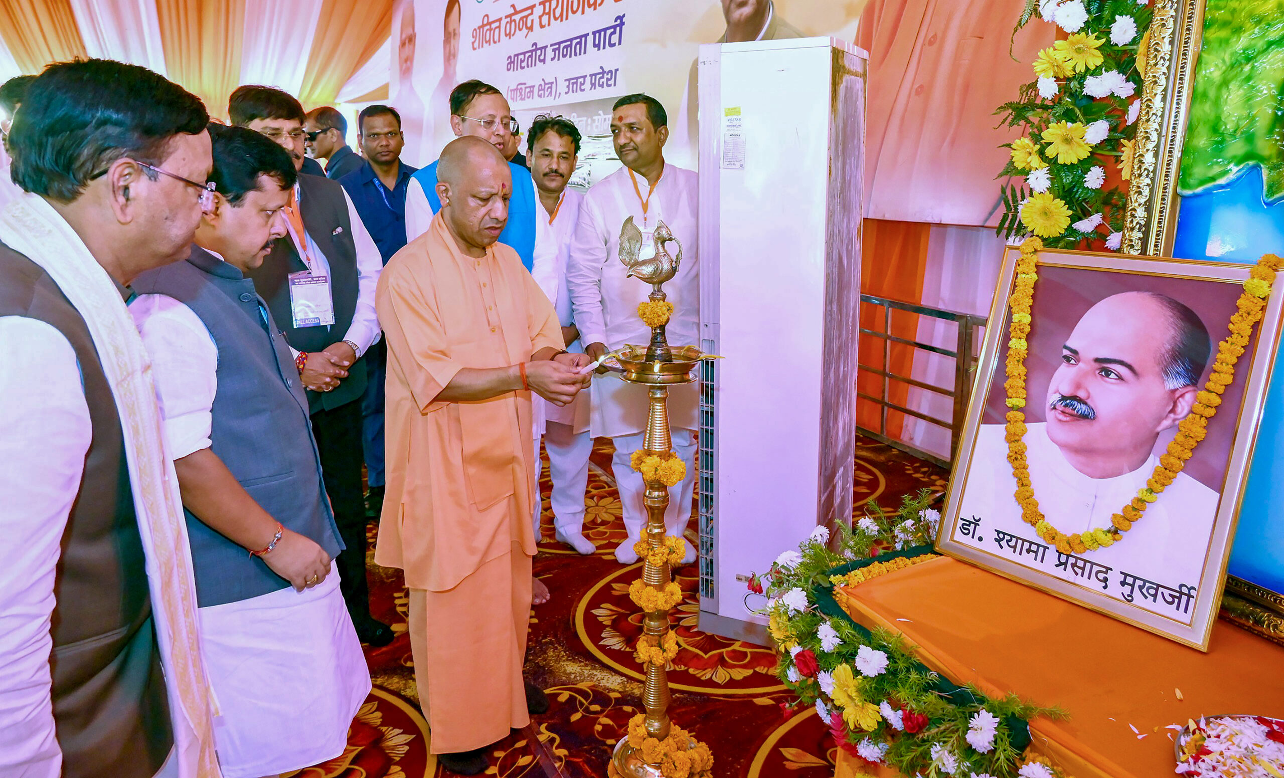 Meerut: CM Yogi, Nitin Nabin attend Shakti Kendra Convenors’ Conference #Gallery Meerut: CM Yogi, Nitin Nabin attend Shakti Kendra Convenors’ Conference #Gallery