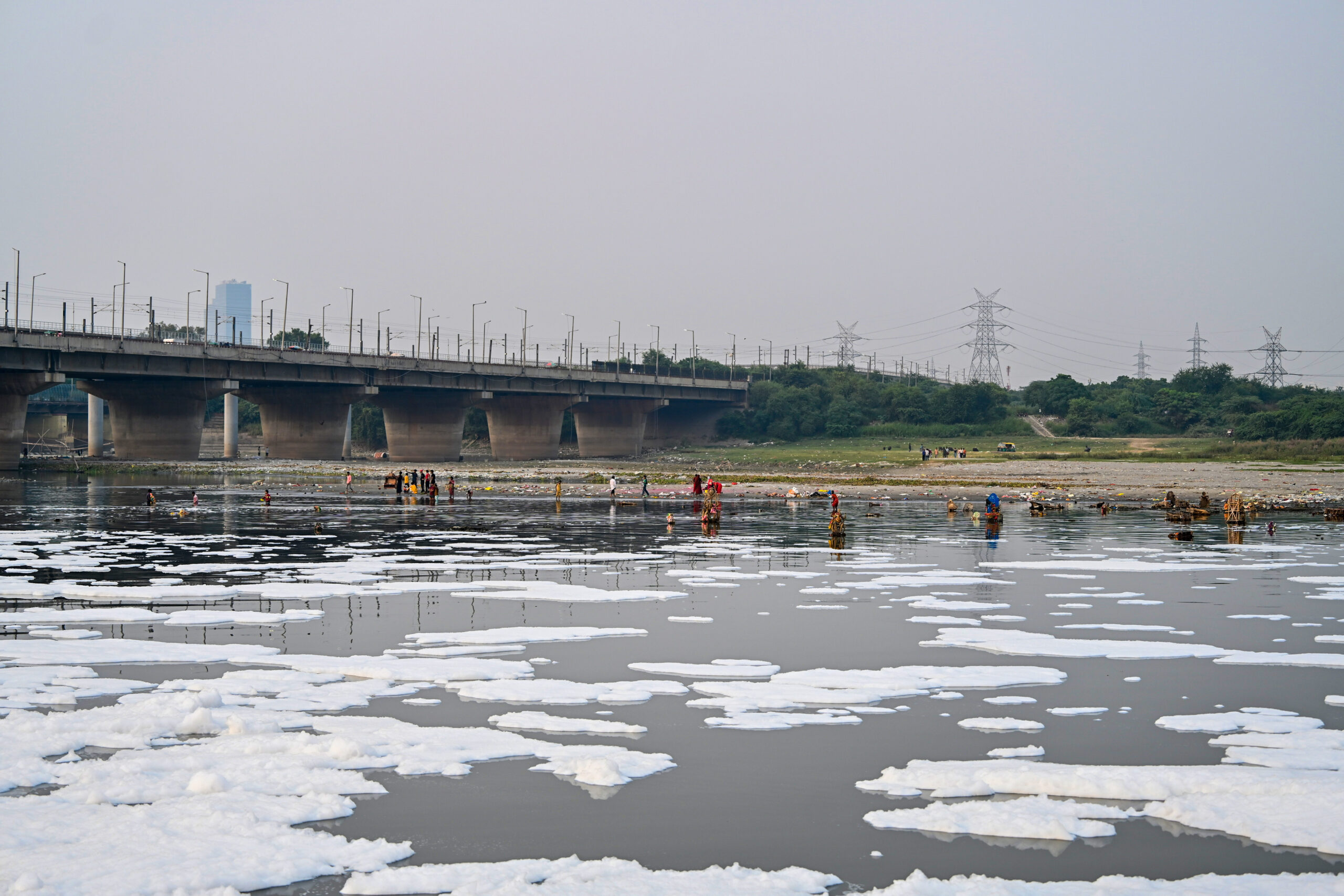 New Delhi: Ganesh idol immersion in Yamuna River #Gallery New Delhi: Ganesh idol immersion in Yamuna River #Gallery