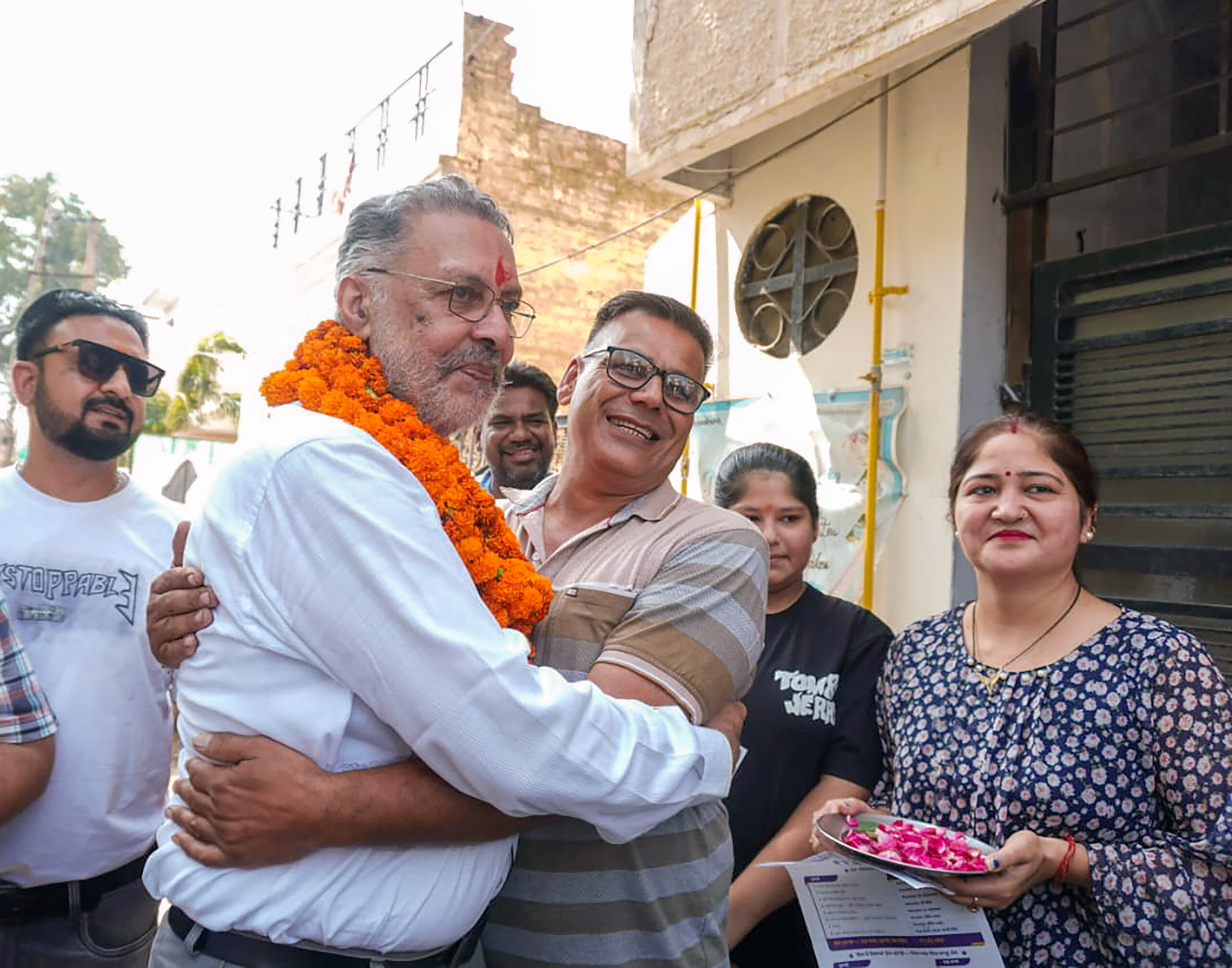 Patiala: AAP leader conducts door to door campaign #Gallery Patiala: AAP leader conducts door to door campaign #Gallery