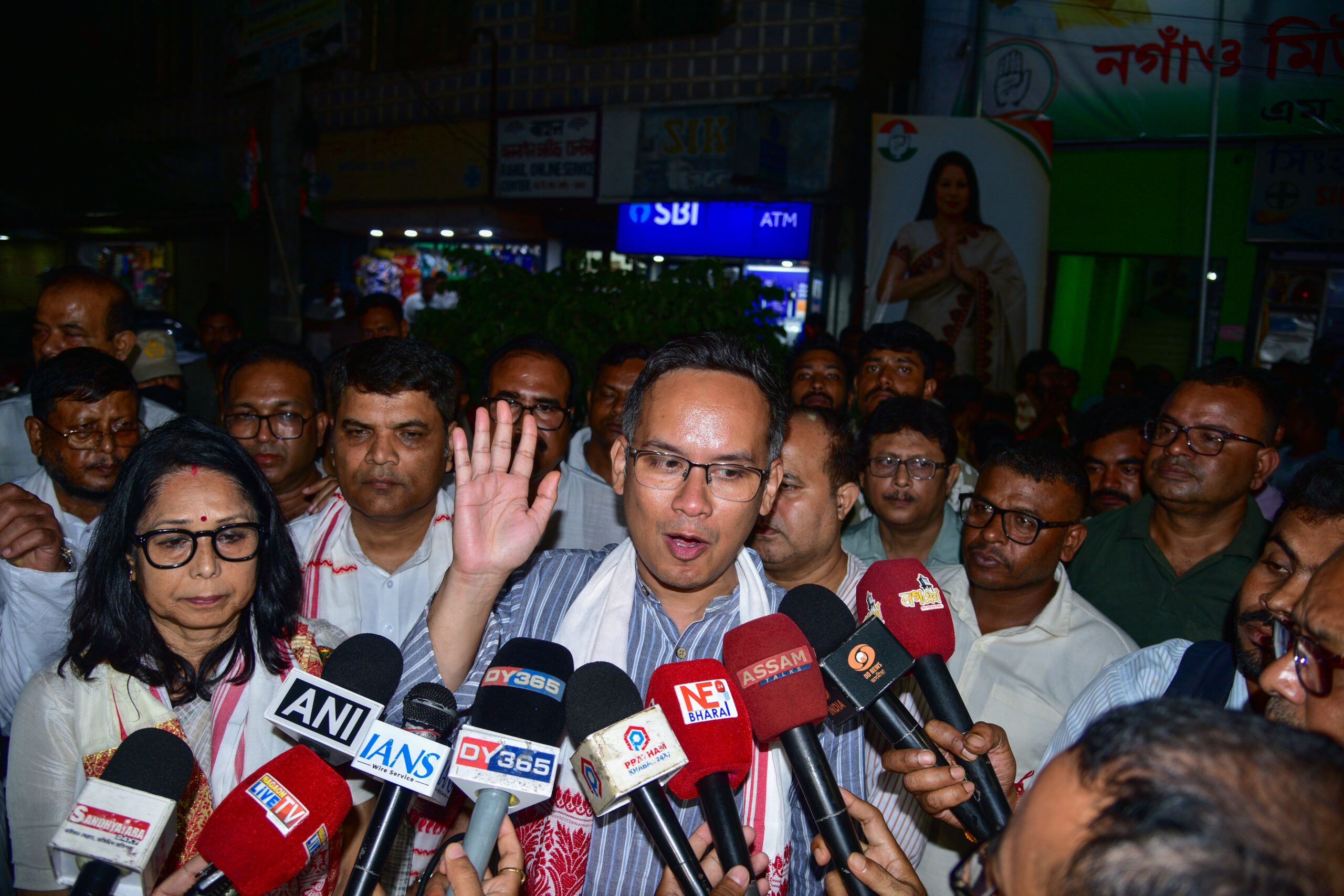 Nagaon: Congress workers hold protest after alleged stone pelting on convoy #Gallery Nagaon: Congress workers hold protest after alleged stone pelting on convoy #Gallery