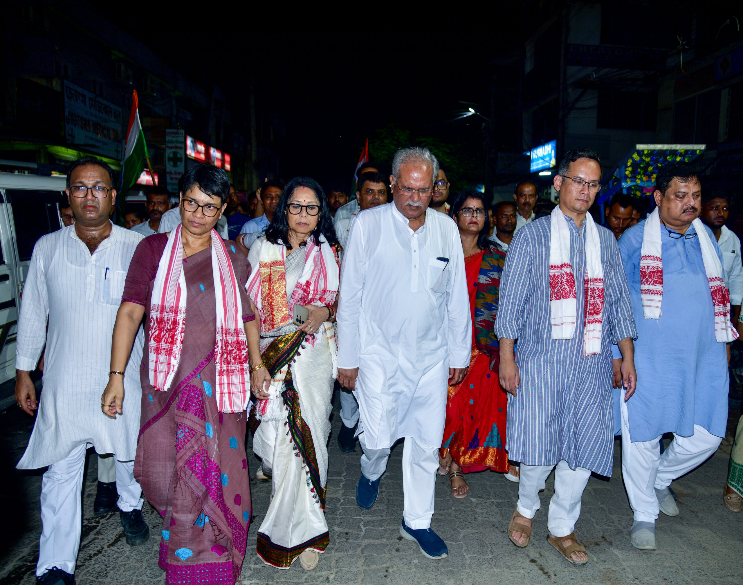 Nagaon: Congress workers hold protest after alleged stone pelting on convoy #Gallery Nagaon: Congress workers hold protest after alleged stone pelting on convoy #Gallery