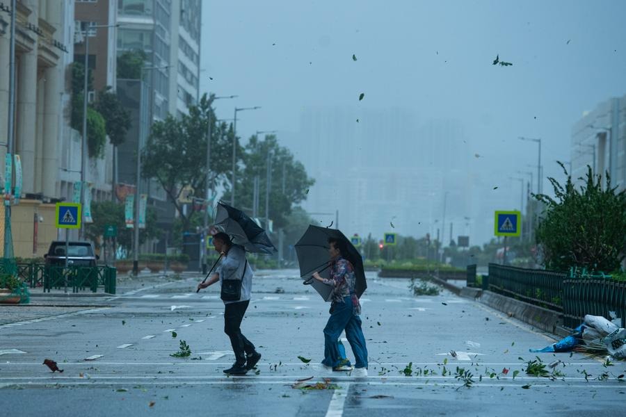 Heavy rain, strong winds batter Japan as typhoon nears eastern coast Heavy rain, strong winds batter Japan as typhoon nears eastern coast