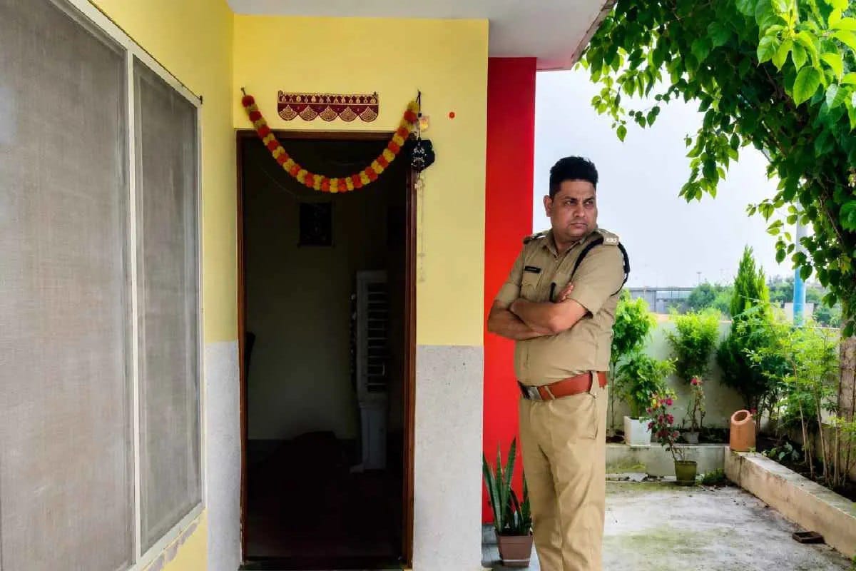 Female RTO inspector found dead in Bhopal, suspected partner dies by suicide Female RTO inspector found dead in Bhopal, suspected partner dies by suicide