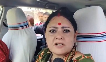 Temporary health workers protest around Bengal minister Agnimitra Paul's car, demand a salary hike