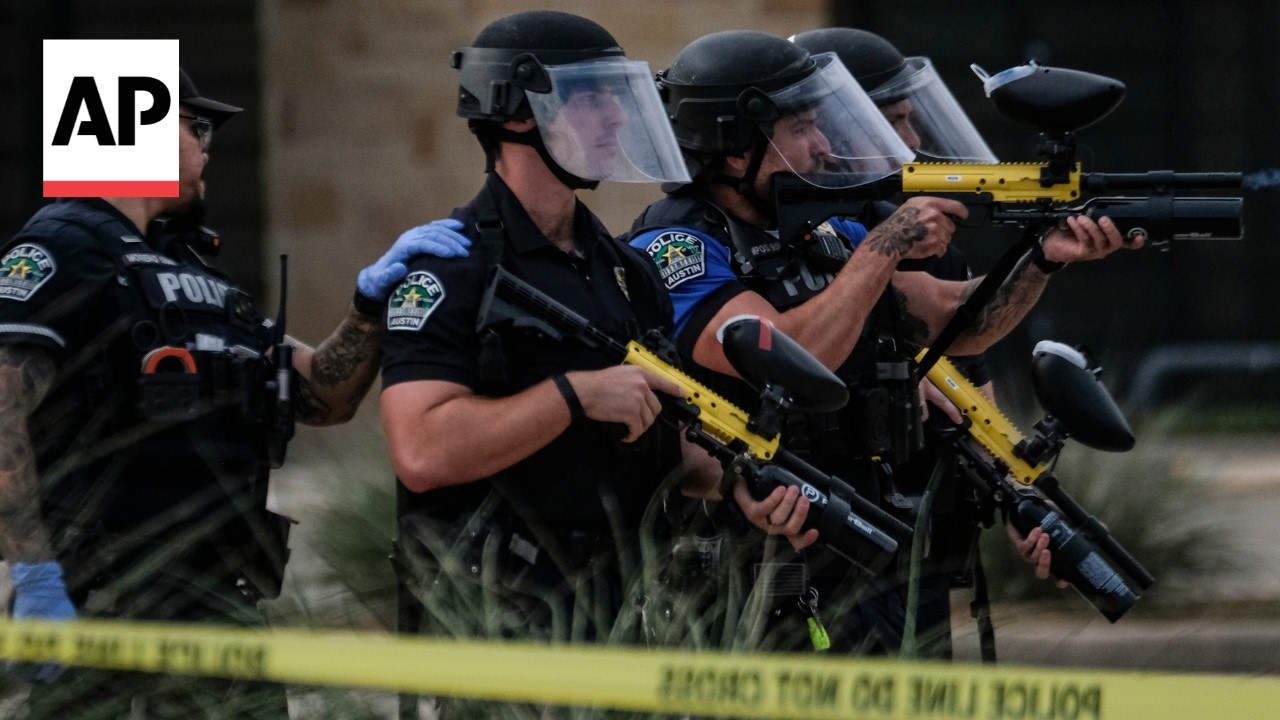 Scene after ICE agent shoots and wounds man in Austin, Texas (Video) Scene after ICE agent shoots and wounds man in Austin, Texas (Video)