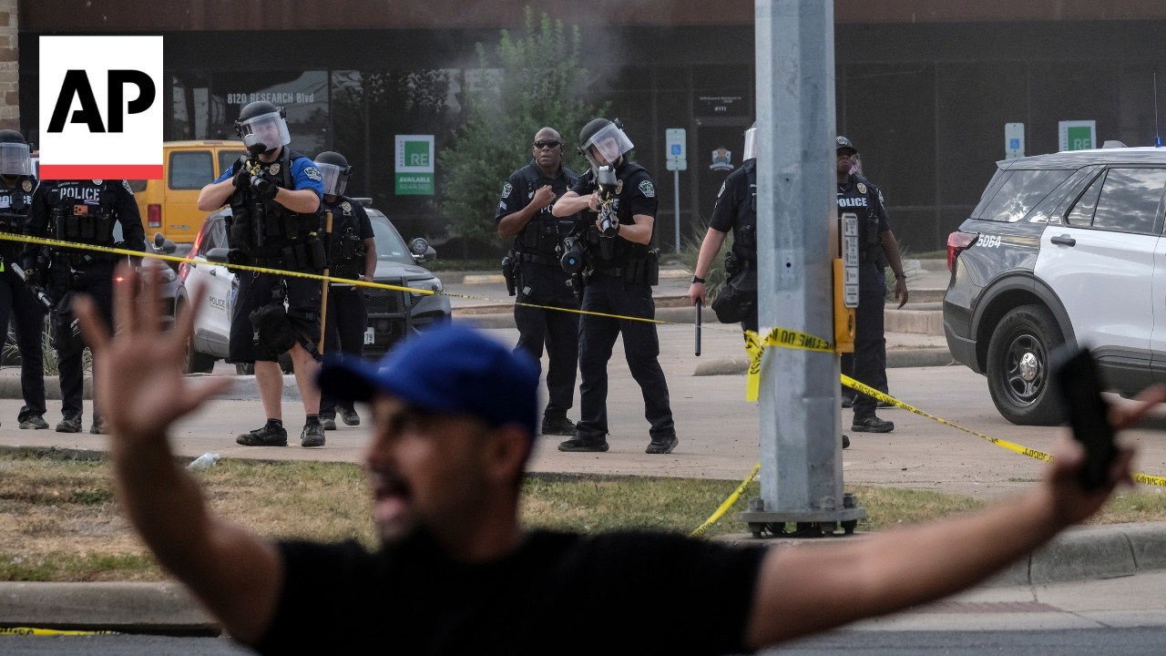 ICE agent shoots and wounds man in Austin, Texas, officials say (Video) ICE agent shoots and wounds man in Austin, Texas, officials say (Video)