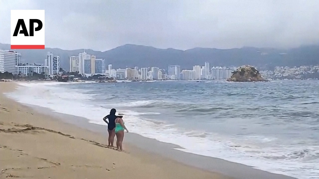 Residents prepare as Hurricane Polo threatens Mexico's southwestern coast (Video)