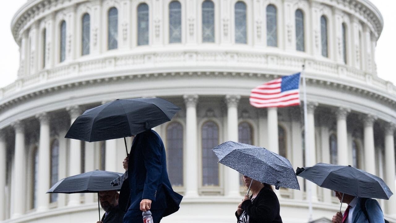 East Coast braces for severe weather as nor'easter moves in (Video)