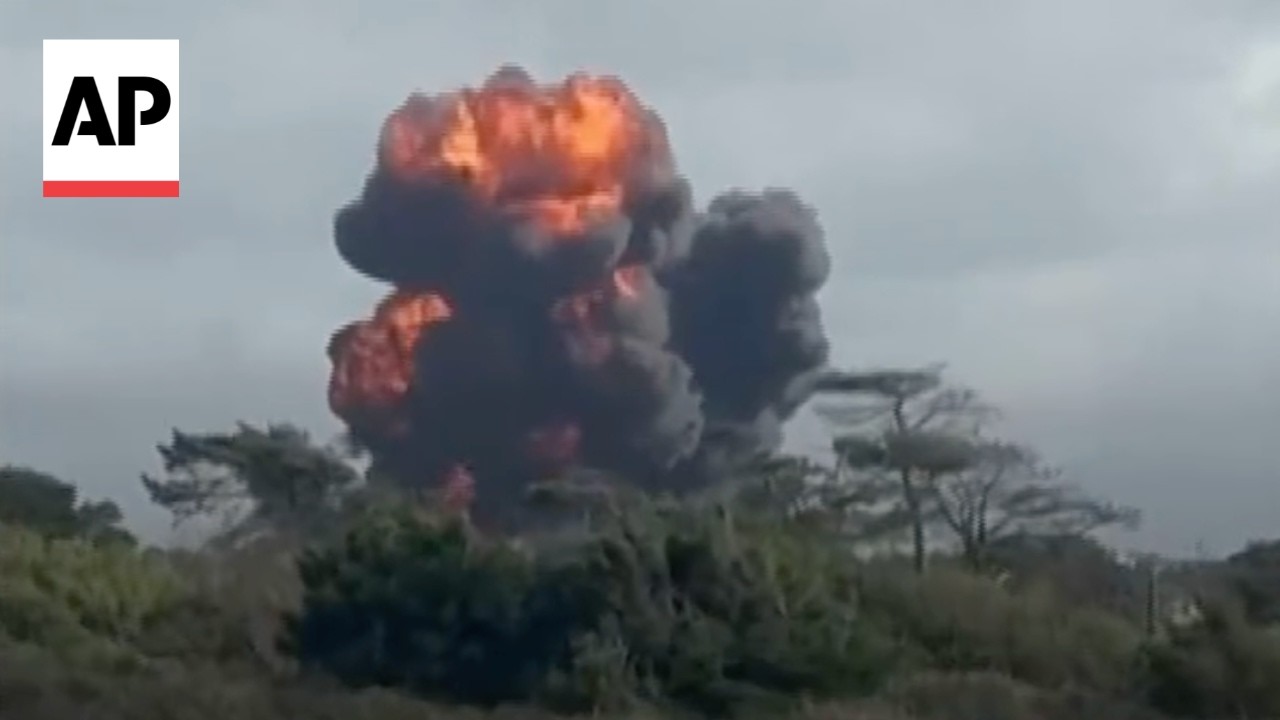 RAF pilots eject from their training plane before it crashes (Video)