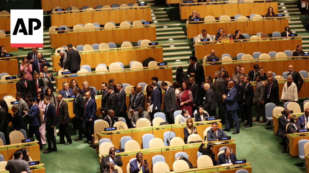 Delegates walk out as Benjamin Netanyahu begins his UN speech (Video)