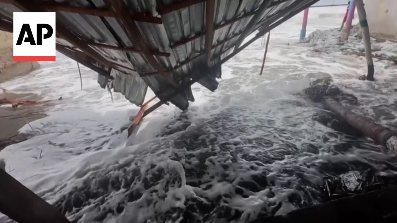 Residents clear debris after Hurricane Polo hits Mexico (Video)