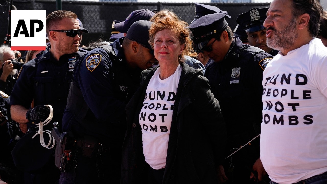 Susan Sarandon and Hannah Einbinder were detained during a protest against Netanyahu (Video)