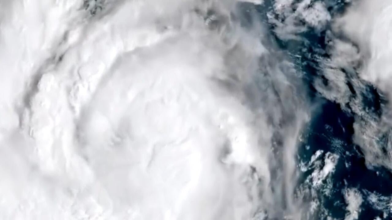 Hurricane Nolo could bring catastrophic and life-threatening floods to Hawaii, forecasters warn (Video)